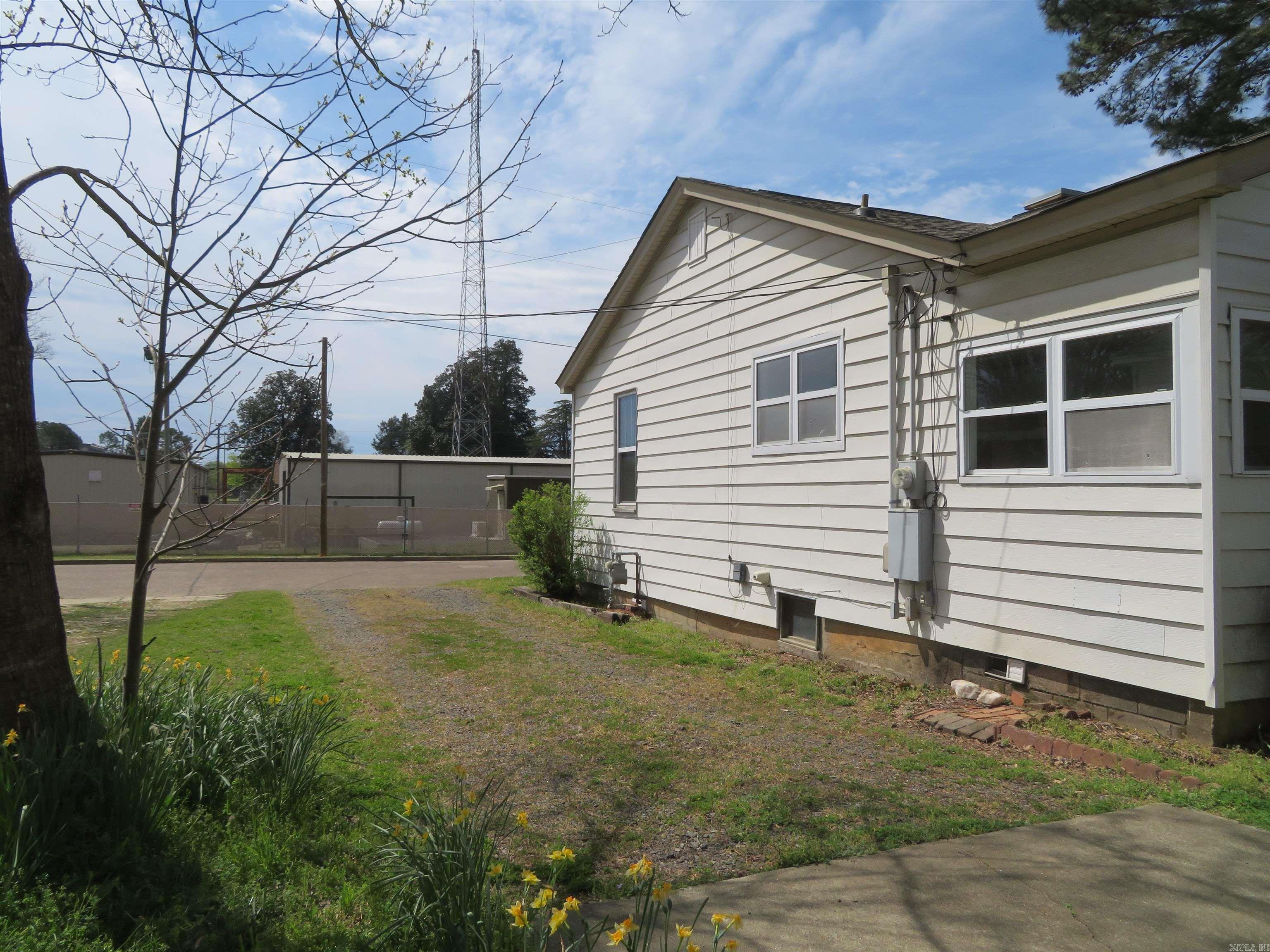 1124  Clinton  Arkadelphia, AR