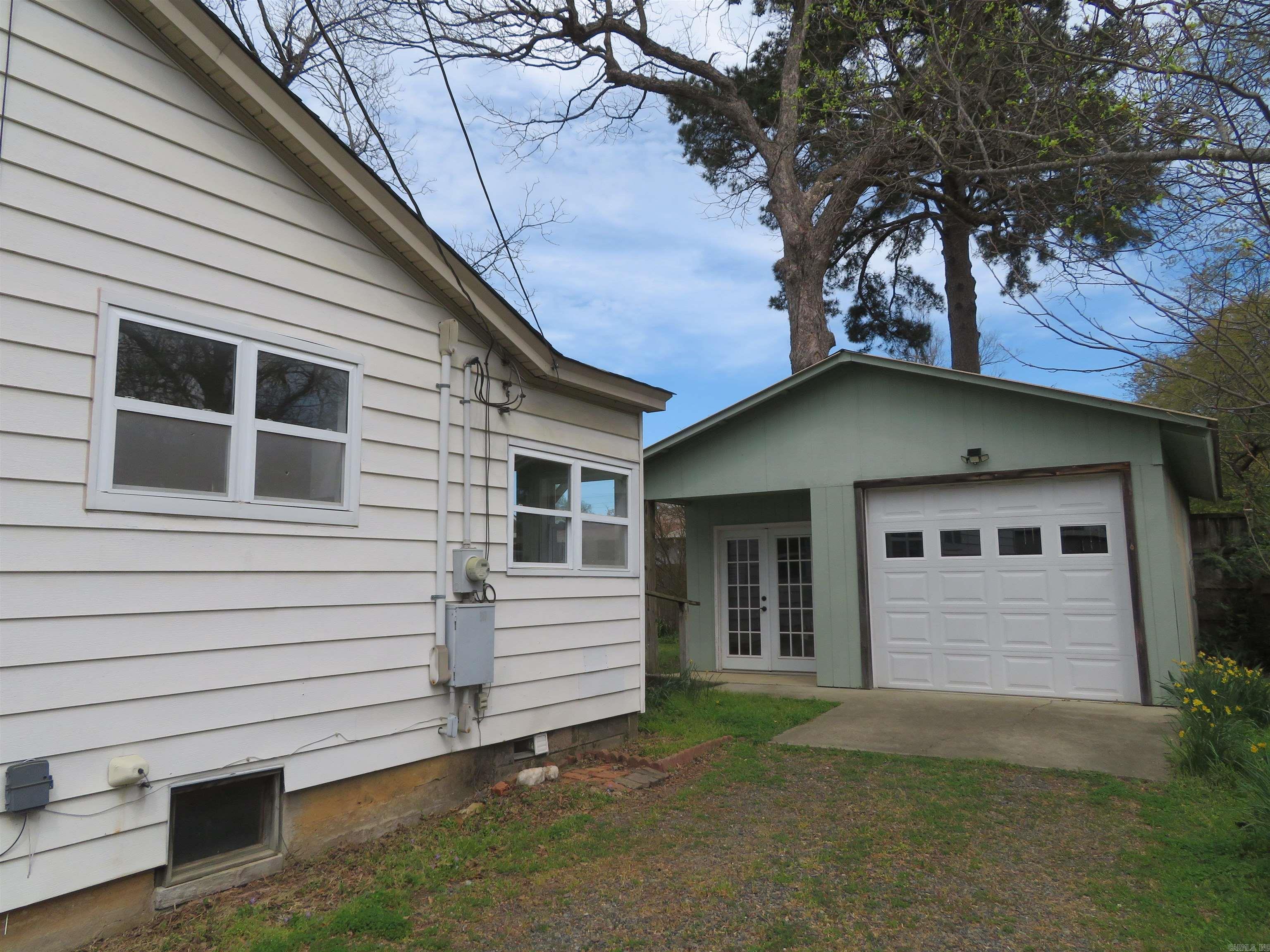 1124  Clinton  Arkadelphia, AR