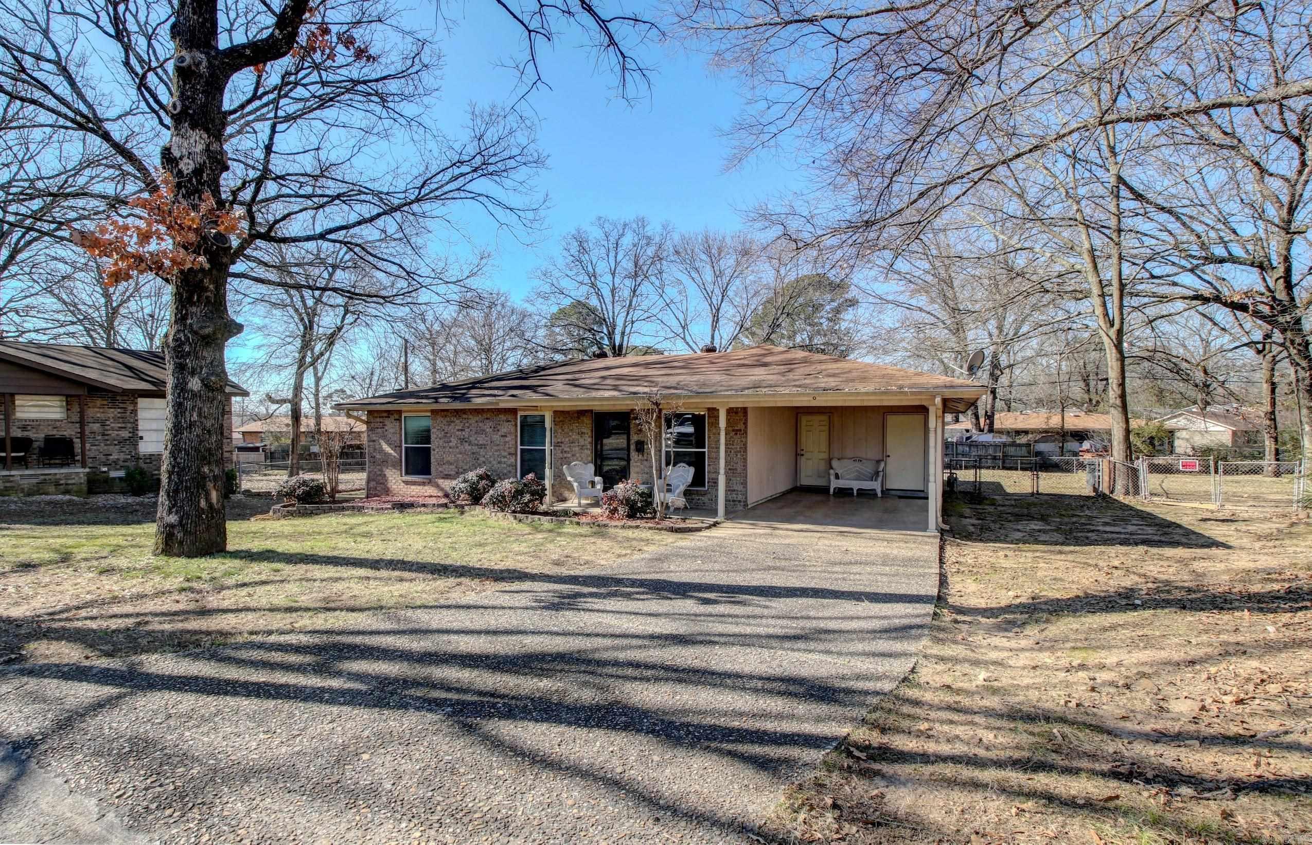 8 Woodmere Place