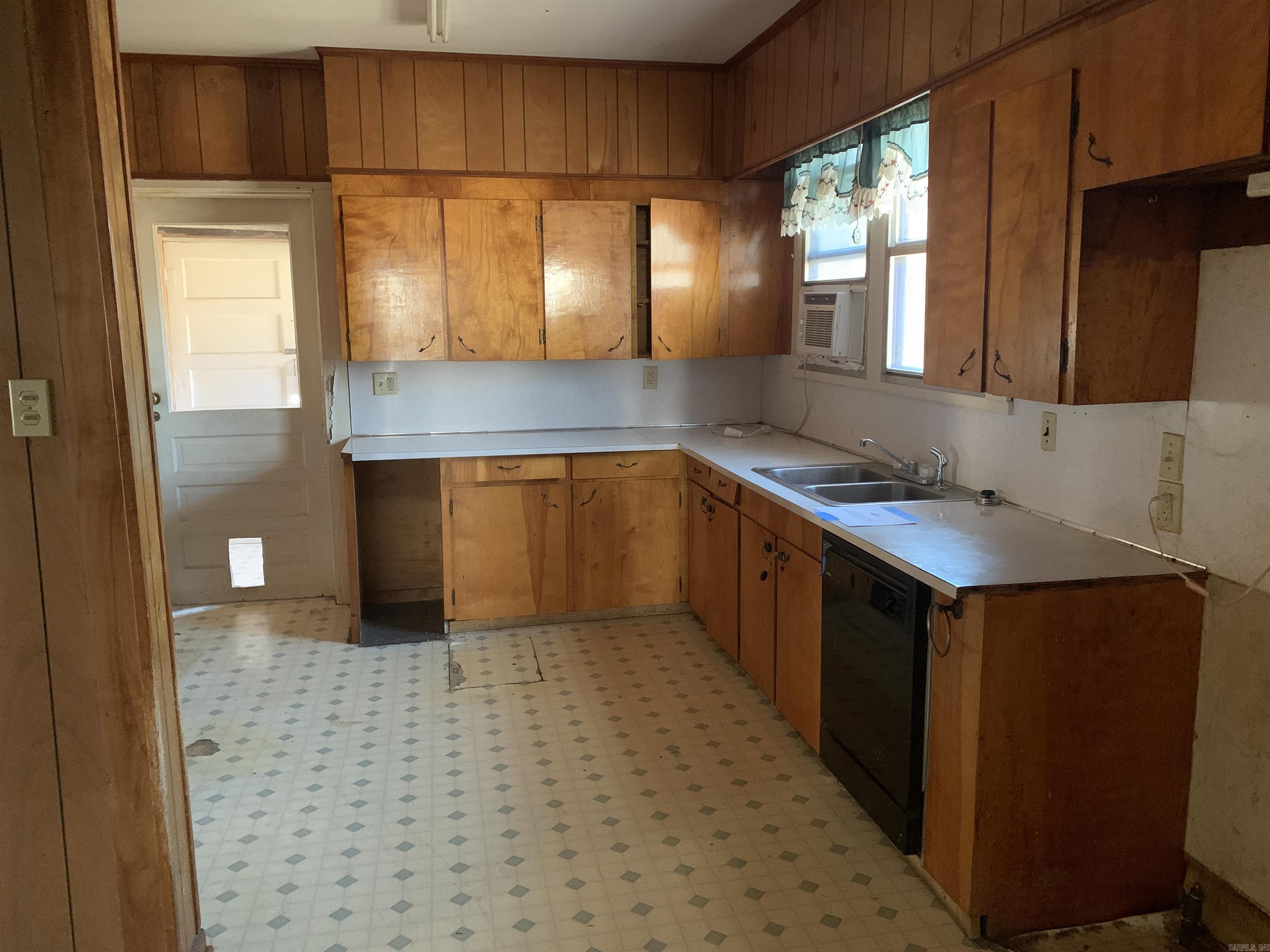 501  Main  Newport, AR