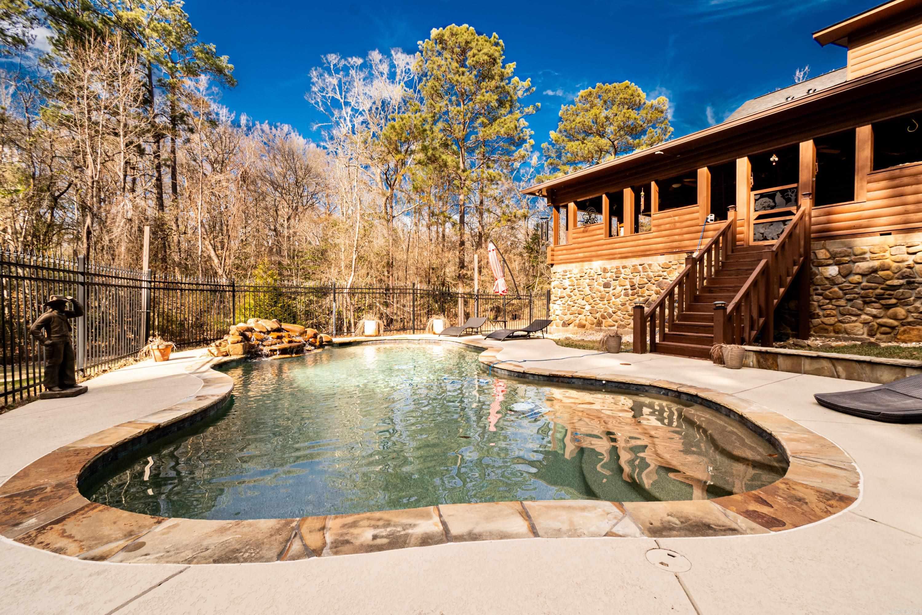 275  Pine Valley Dr.  El Dorado, AR