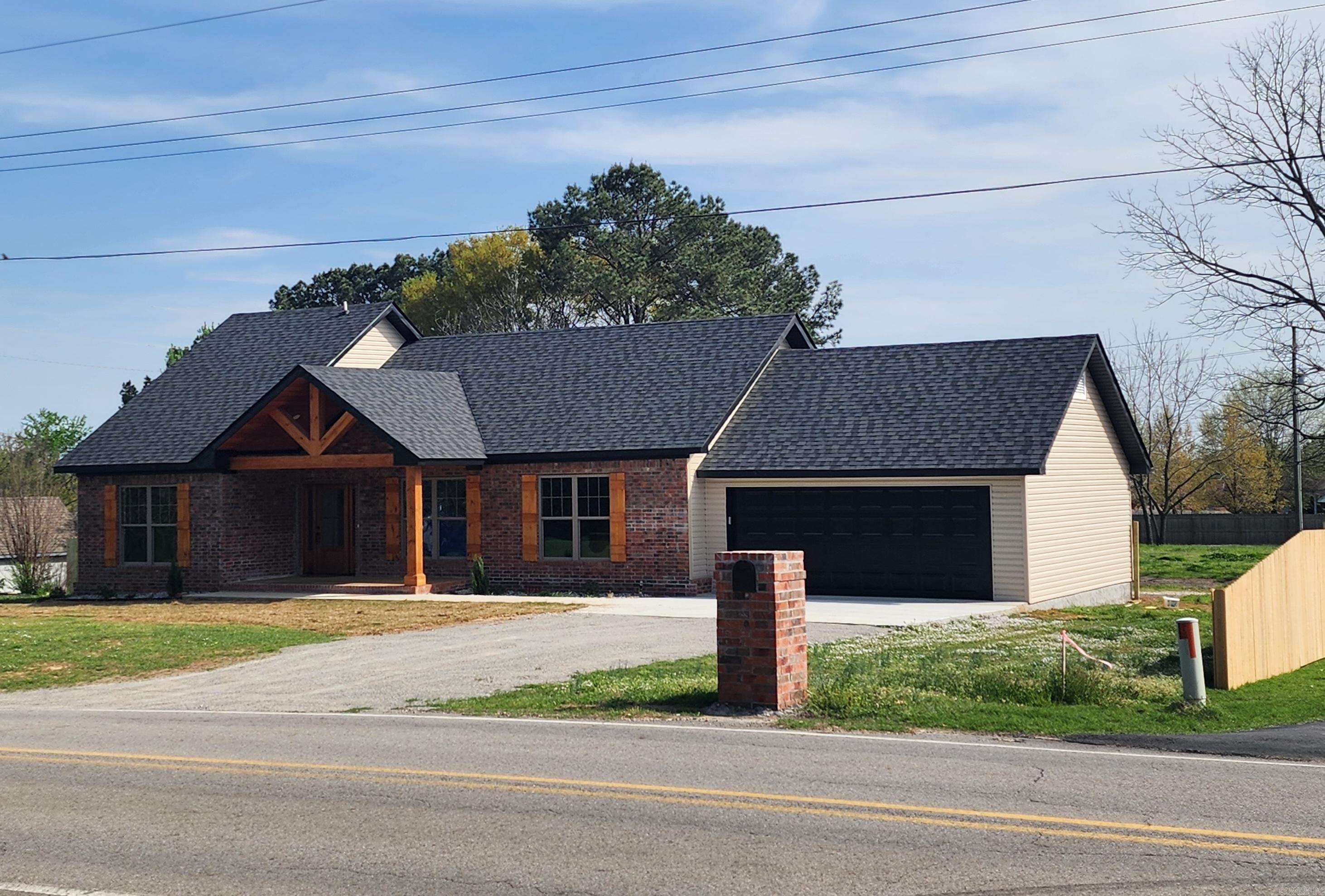 1013 W Booth  Searcy, AR