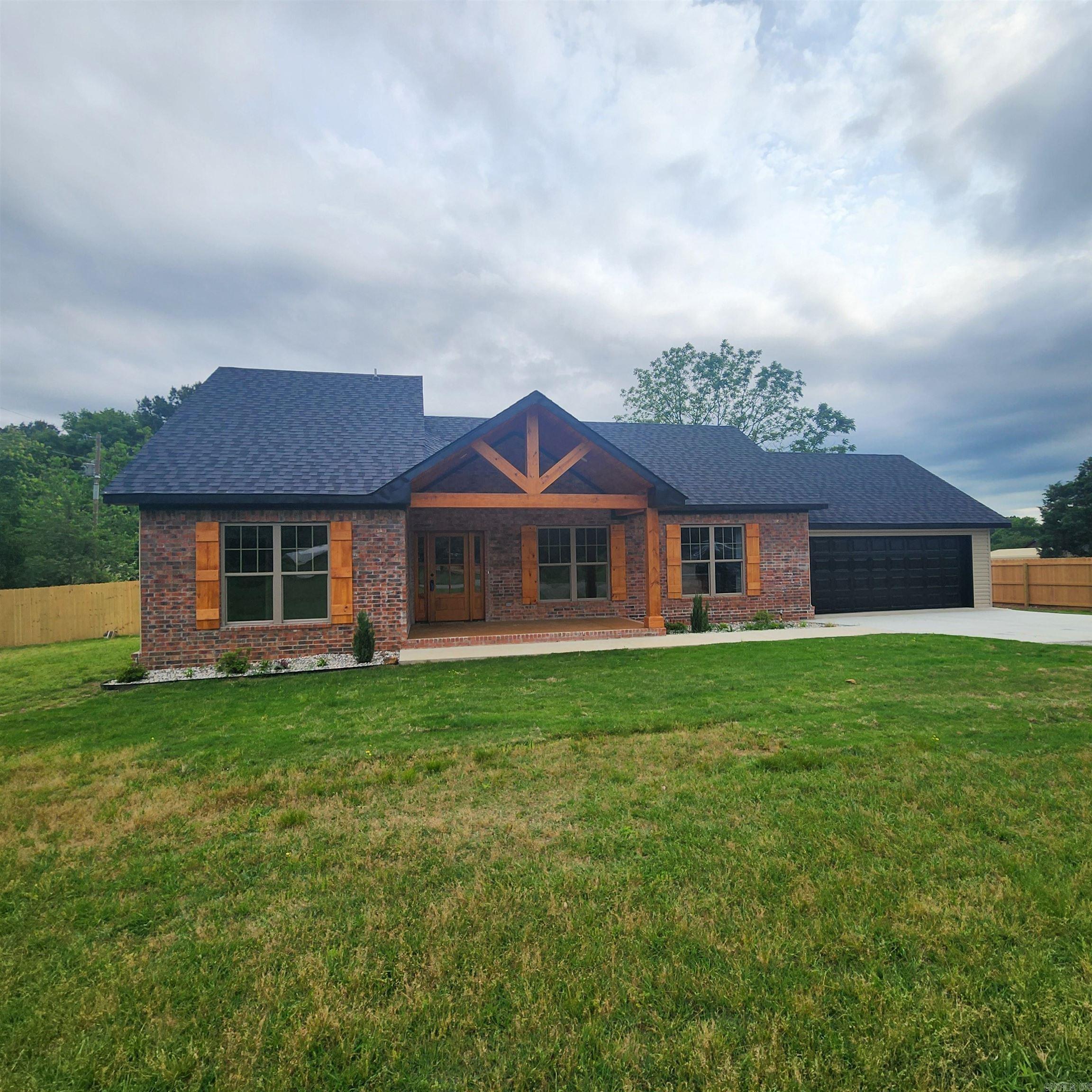 1013 W Booth  Searcy, AR