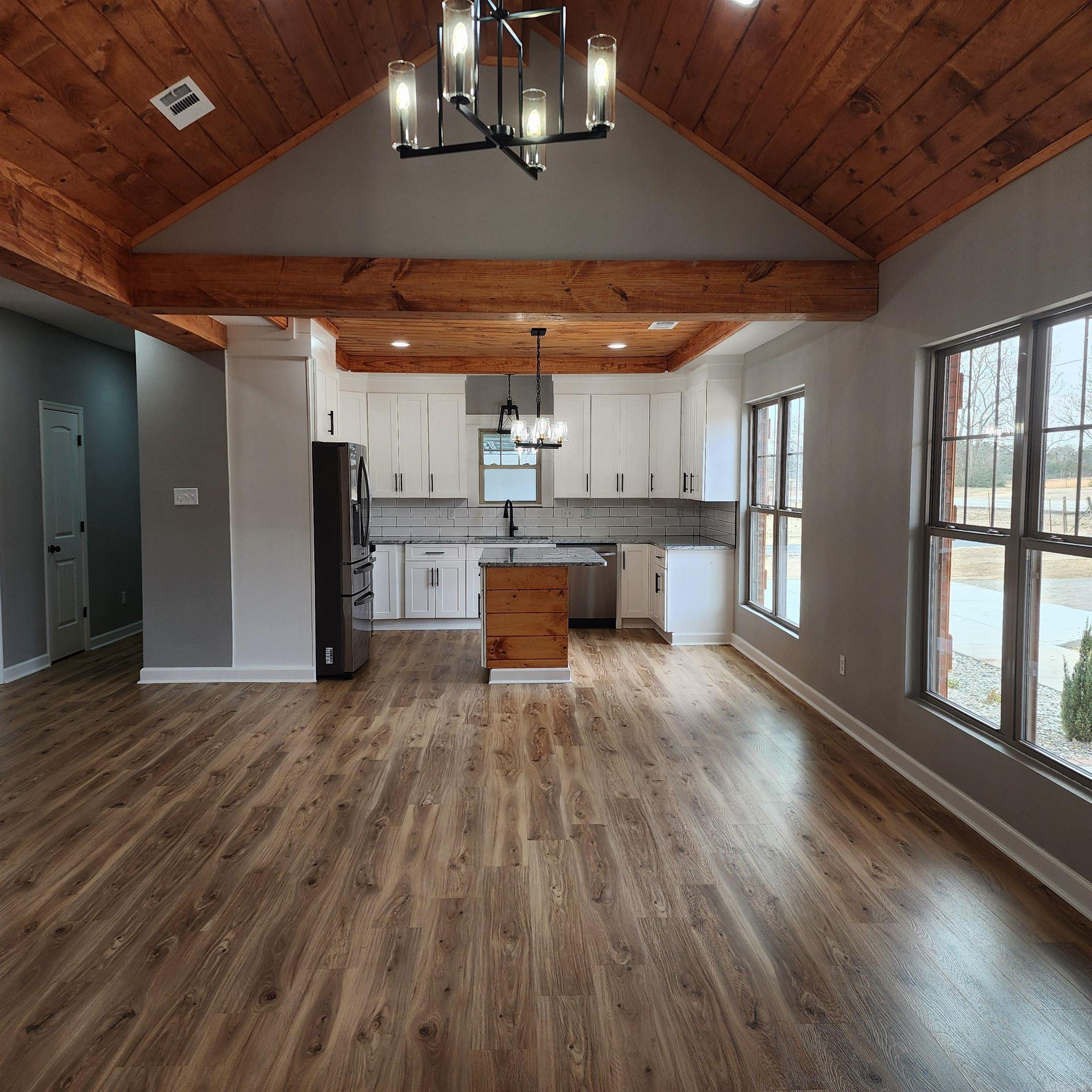 1013 W Booth  Searcy, AR