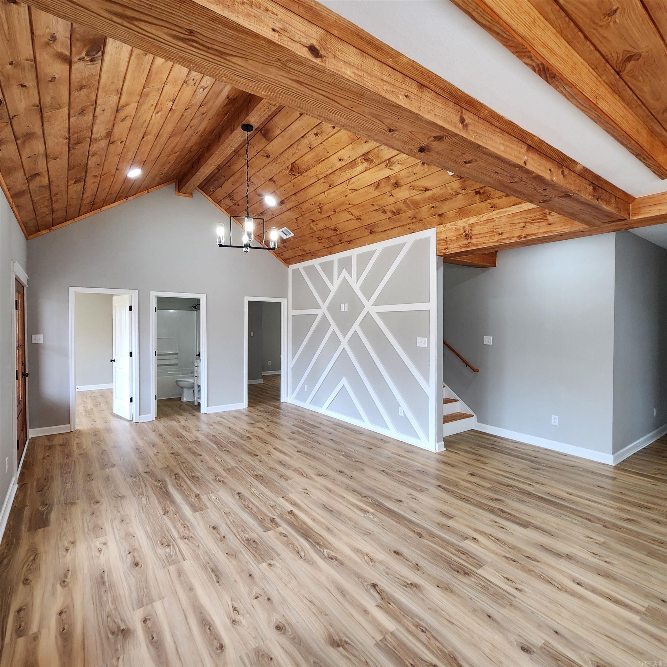 1013 W Booth  Searcy, AR