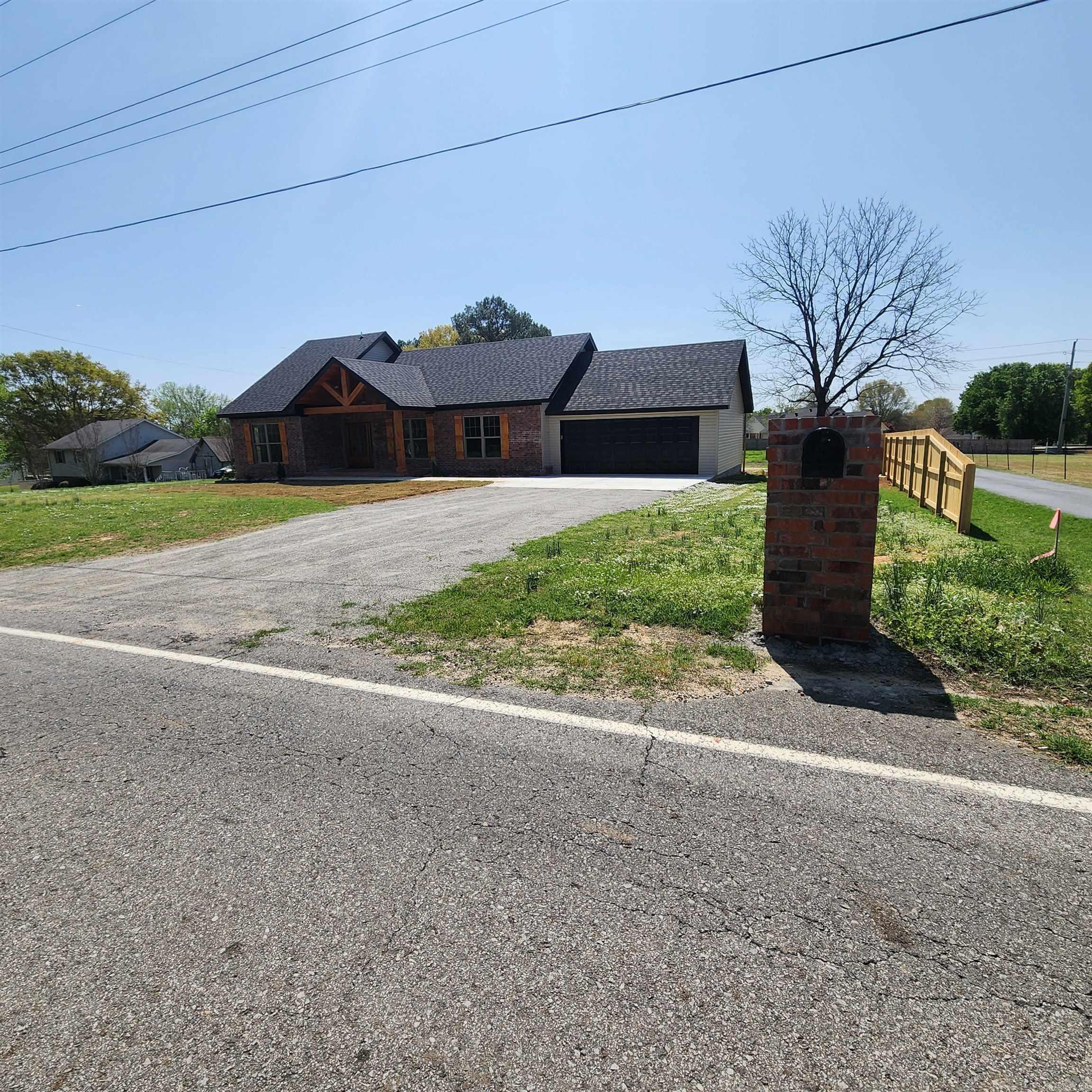 1013 W Booth  Searcy, AR