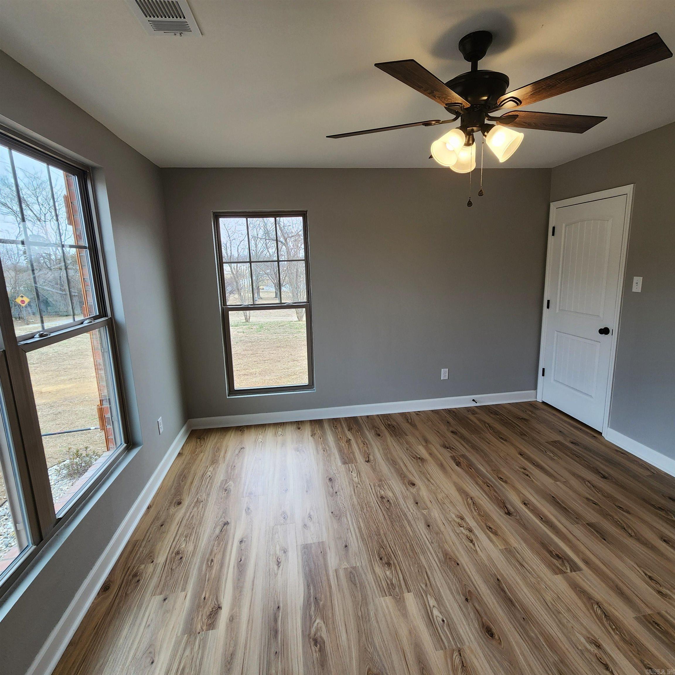 1013 W Booth  Searcy, AR
