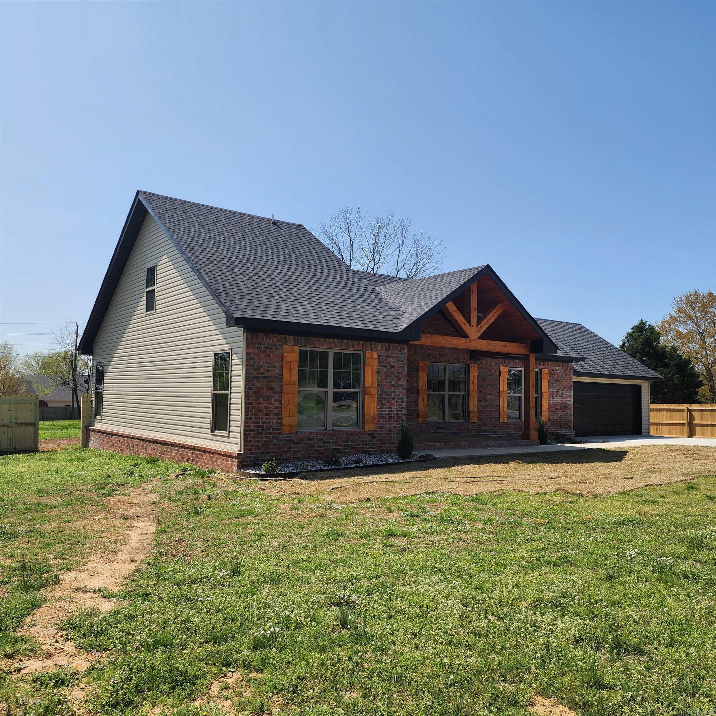 1013 W Booth  Searcy, AR