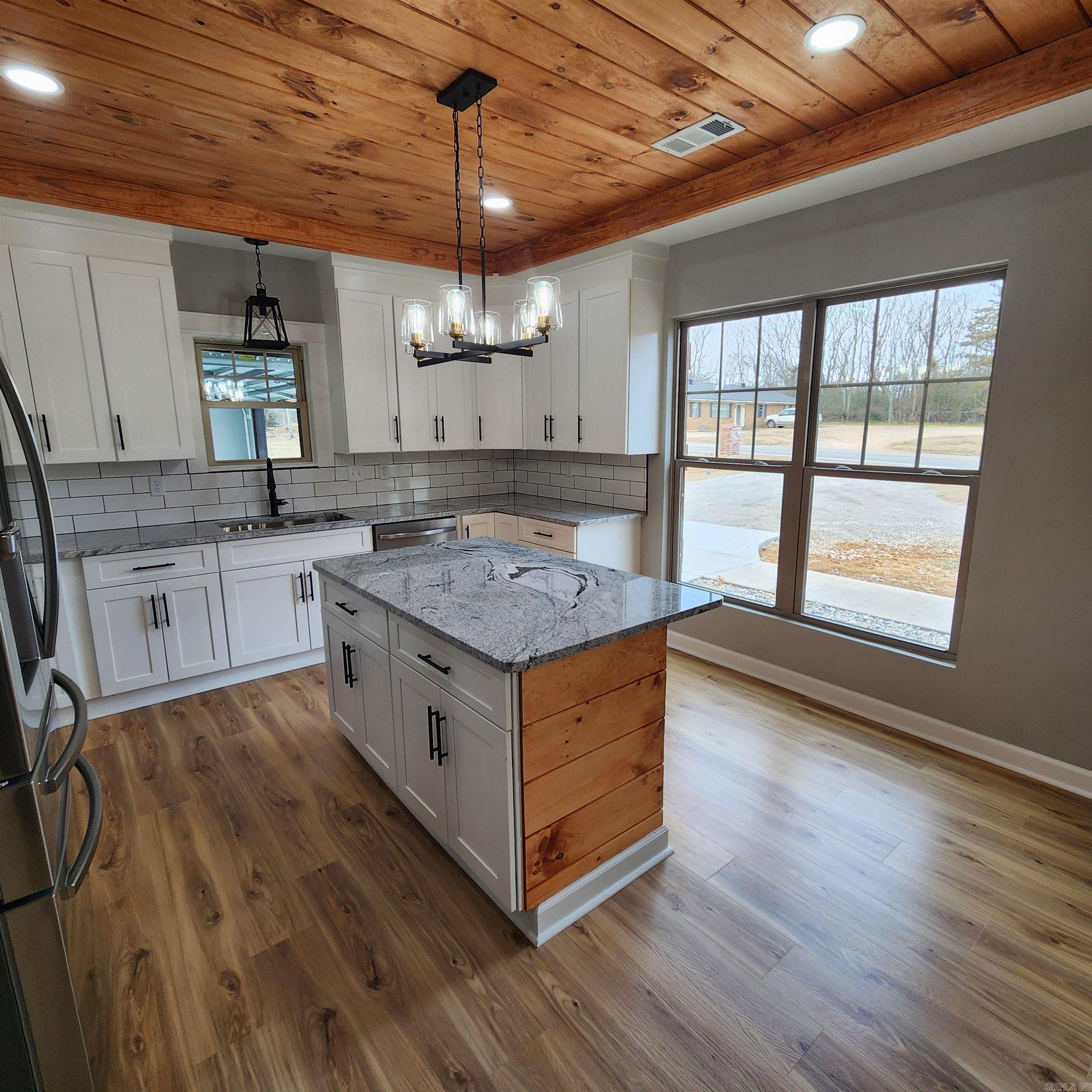 1013 W Booth  Searcy, AR