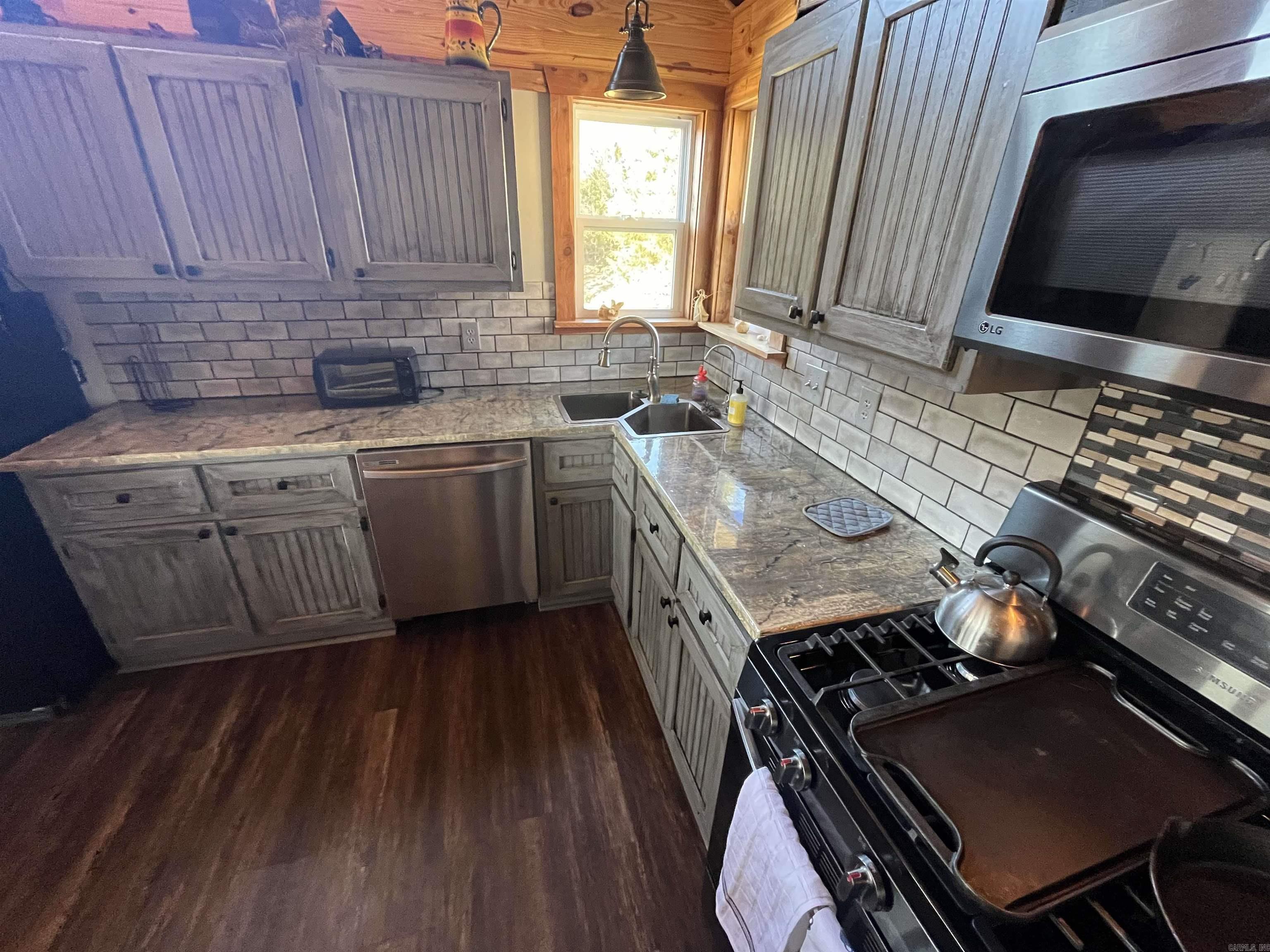 127 Lark Lane  Mena, AR