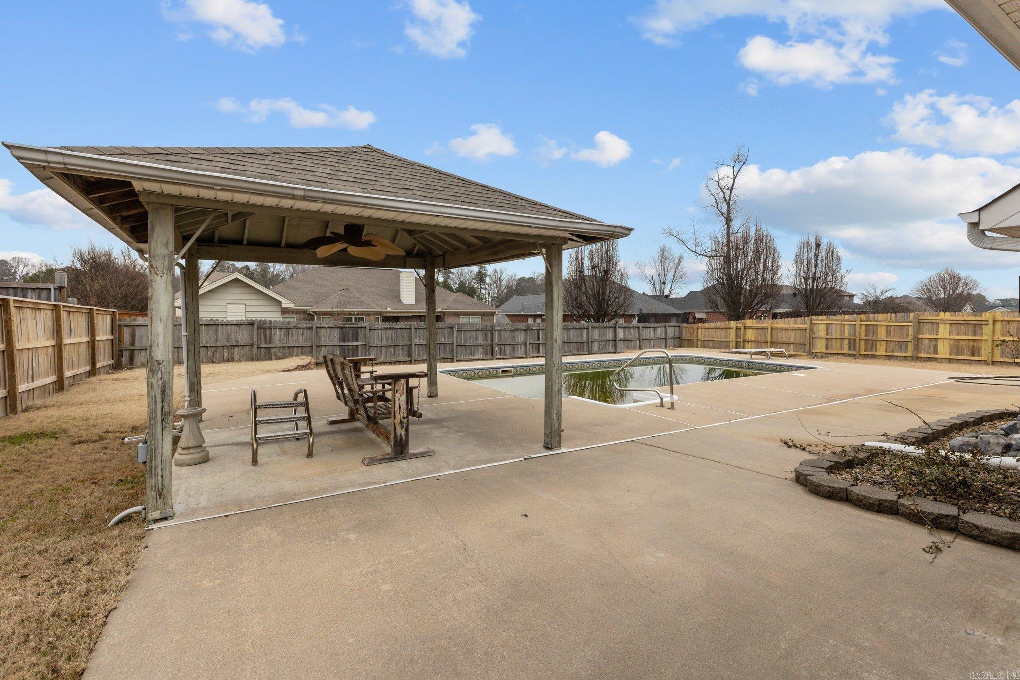 137 GRIZZLY BEAR DR White Hall, AR 71602