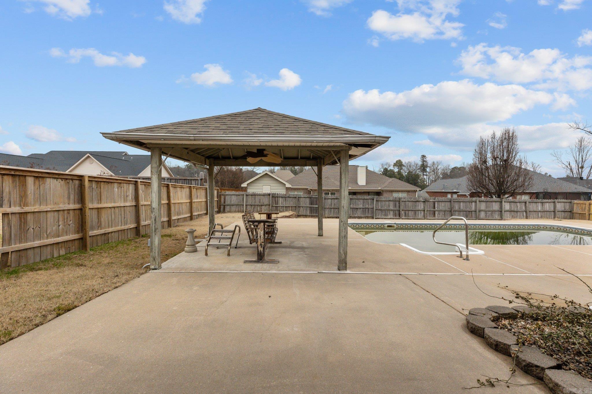 137 GRIZZLY BEAR DR White Hall, AR 71602