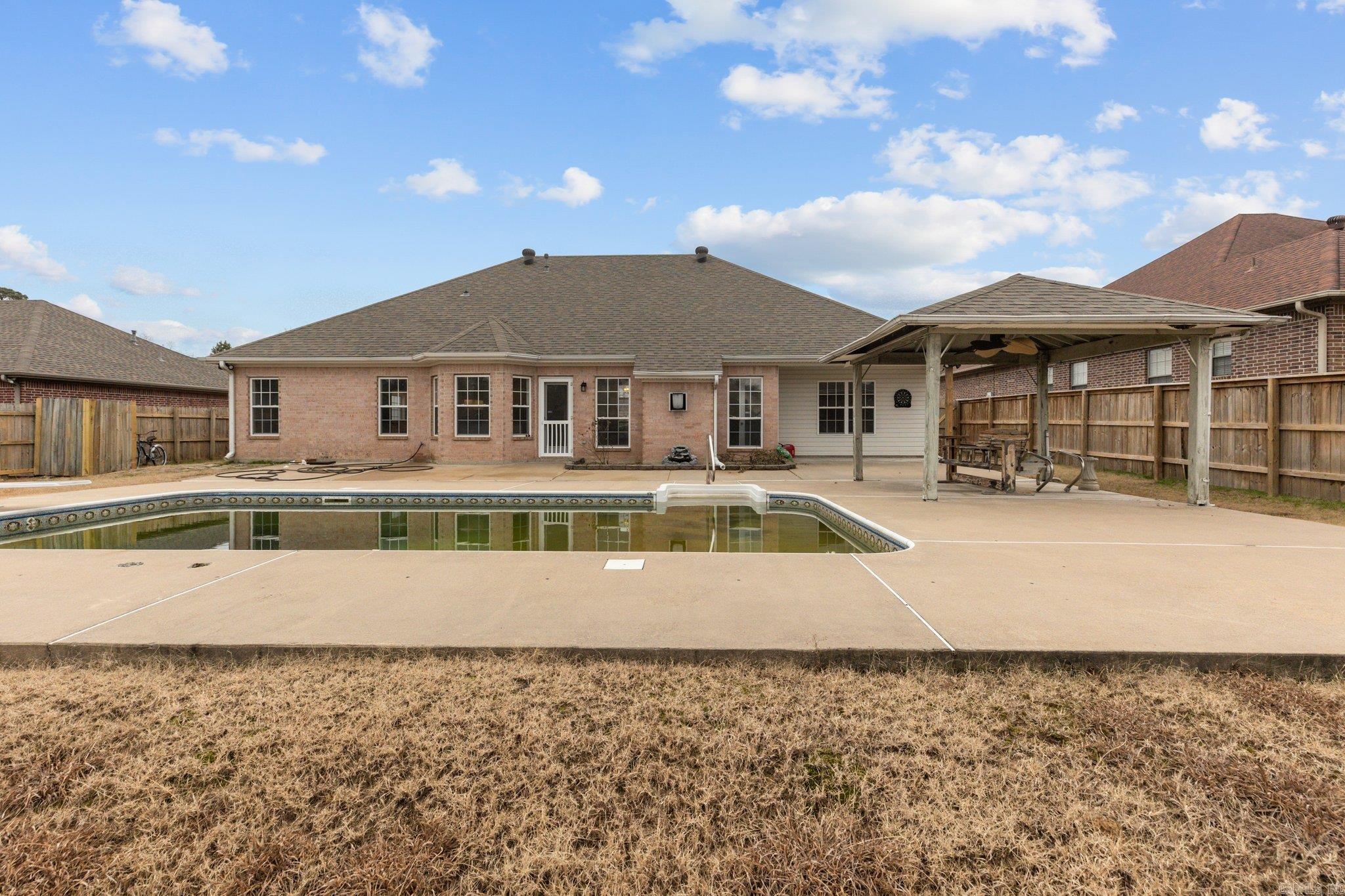 137 GRIZZLY BEAR DR White Hall, AR 71602