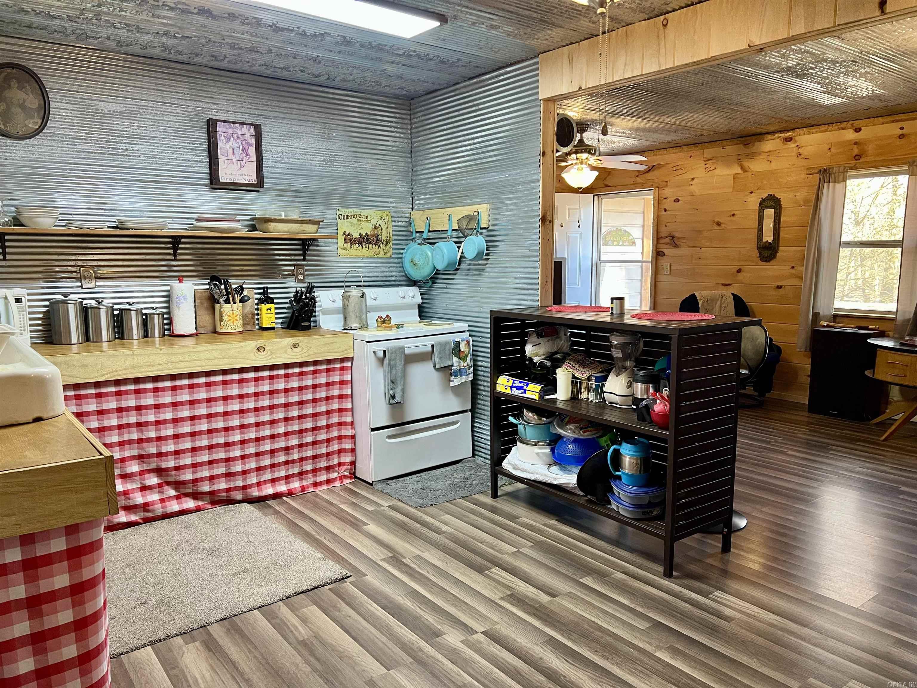 104  Landing  West Point, AR