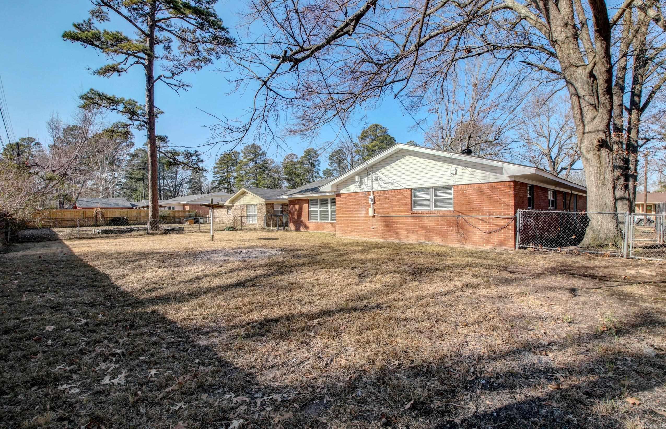 2306 W 38th  Pine Bluff, AR
