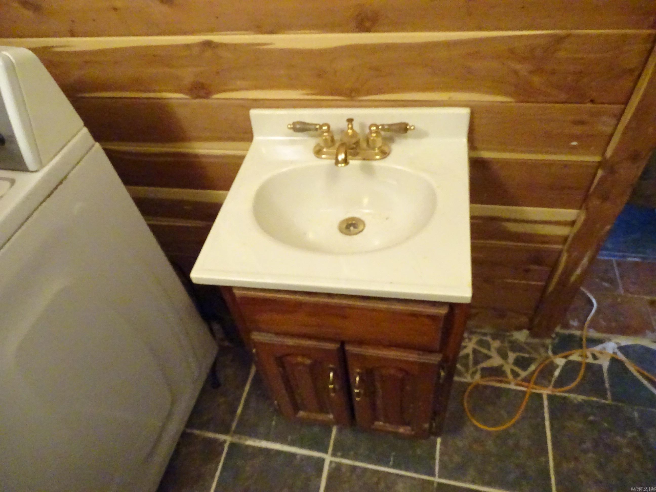 1163  Fee Hollow  Yellville, AR
