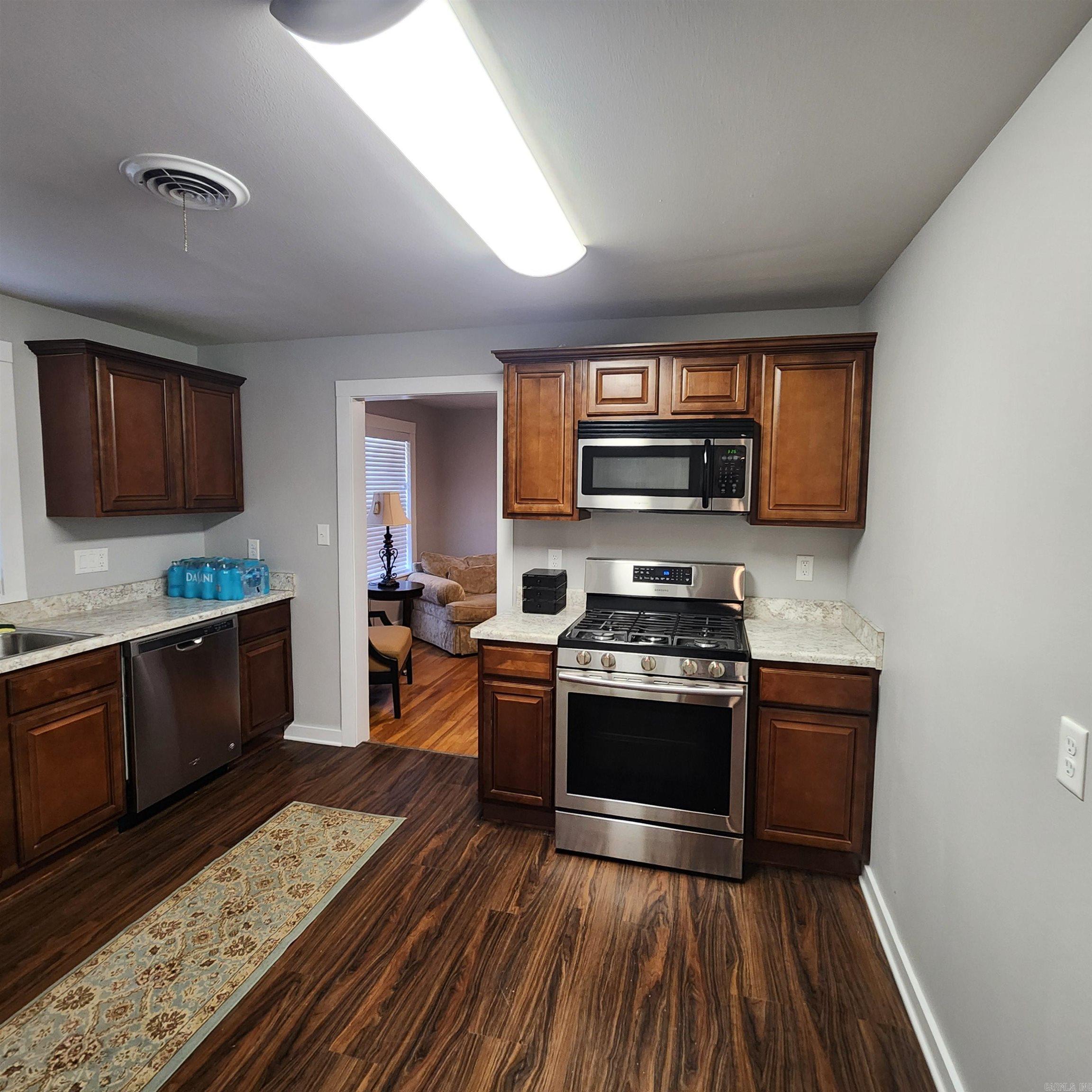 506 W Pleasure  Searcy, AR