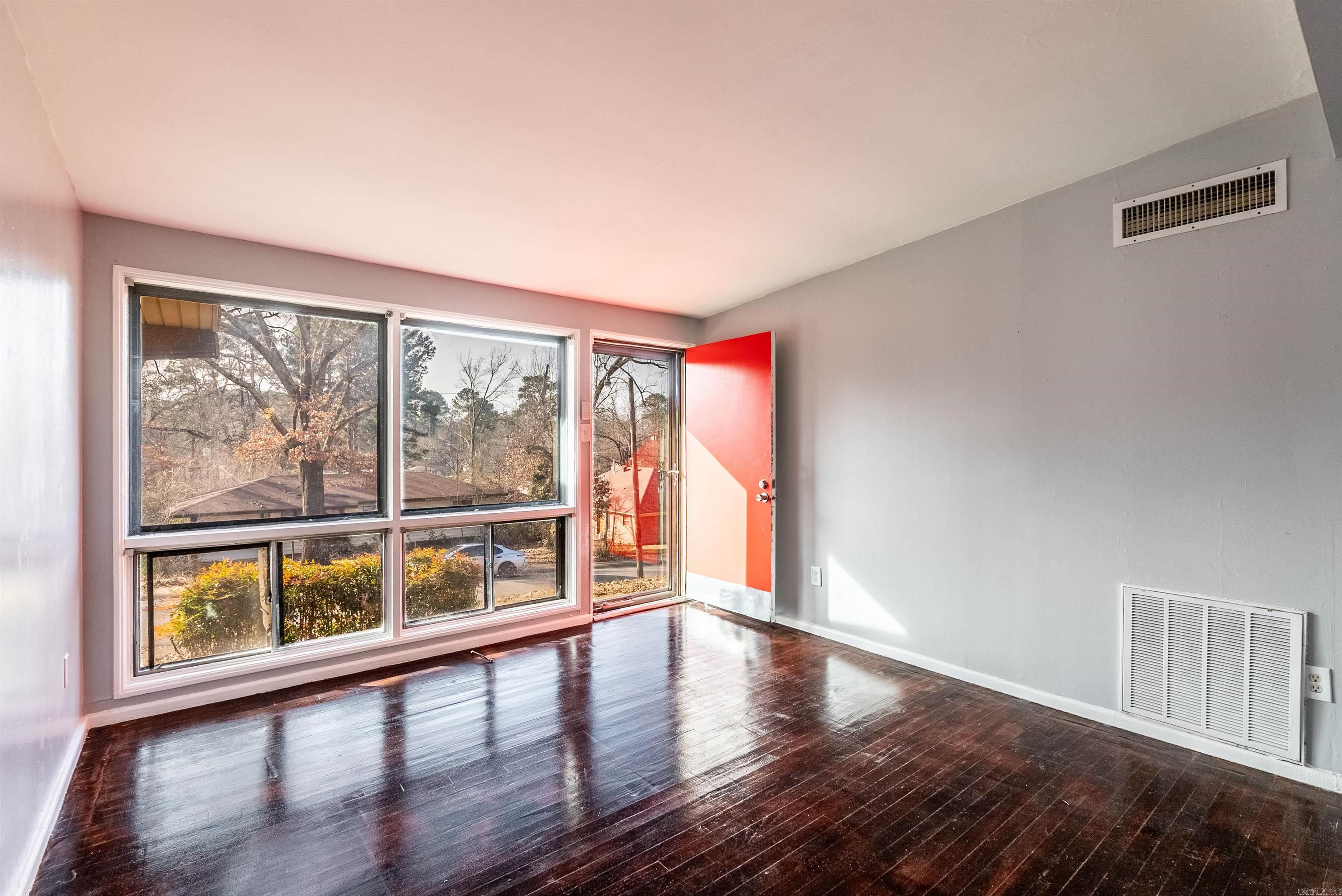 64 S Meadowcliff  Little Rock, AR