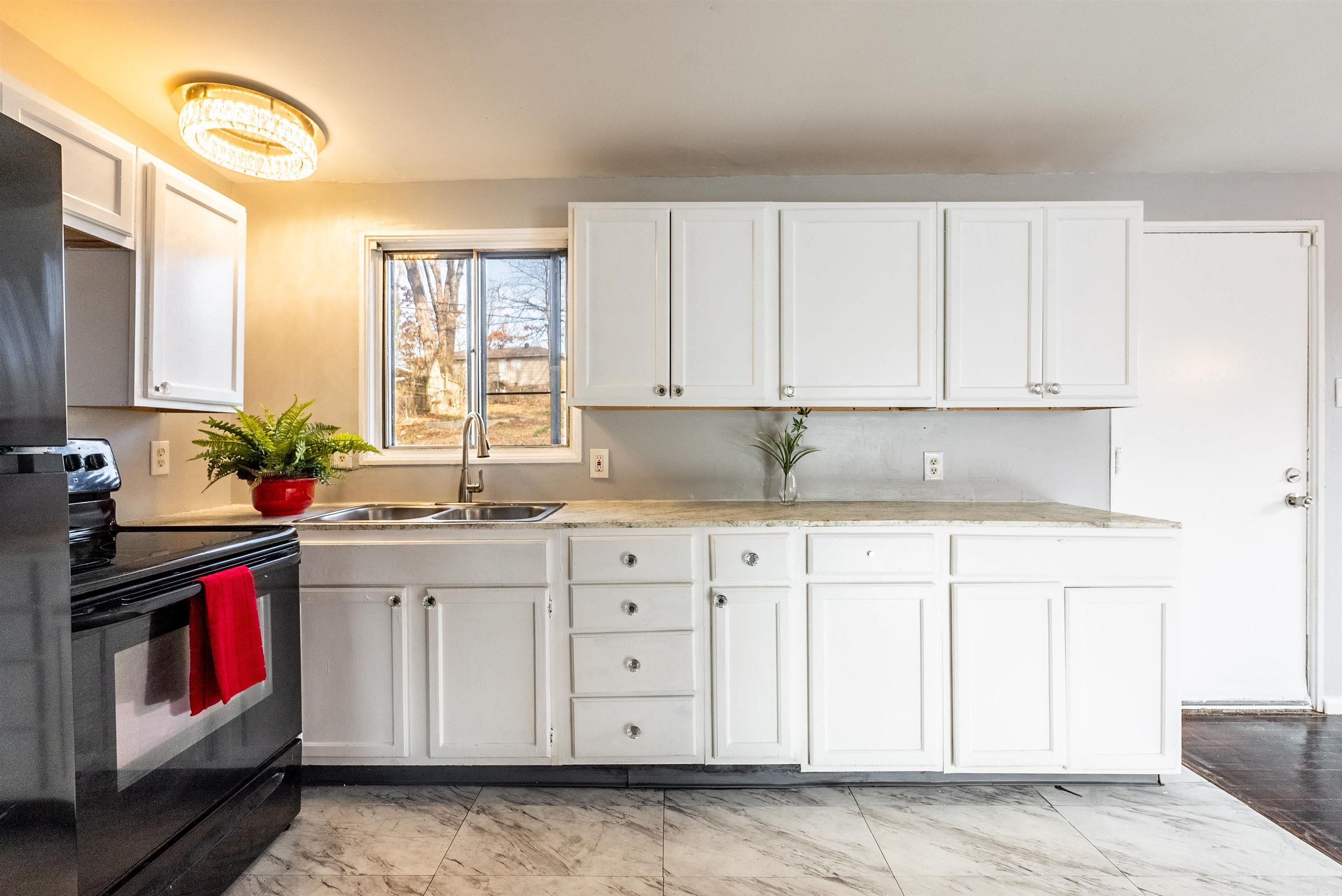64 S Meadowcliff  Little Rock, AR
