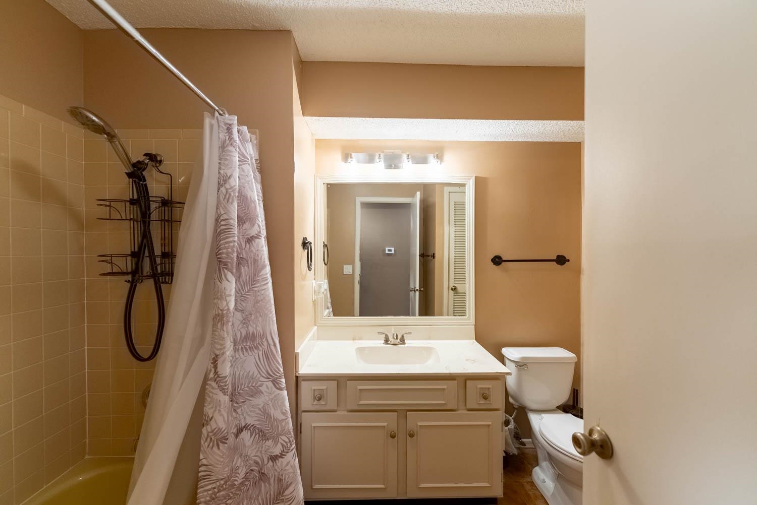 1001  Heatherdown Trail  Mountain Home, AR