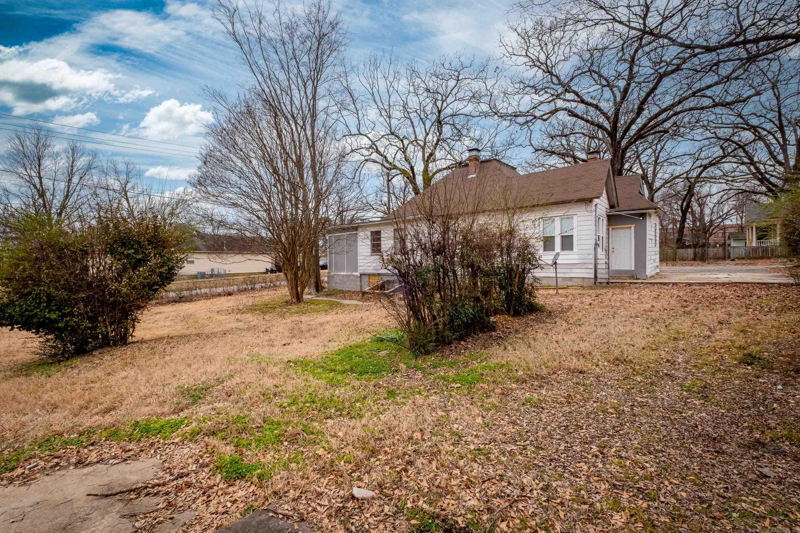 3724 W 10th  Little Rock, AR