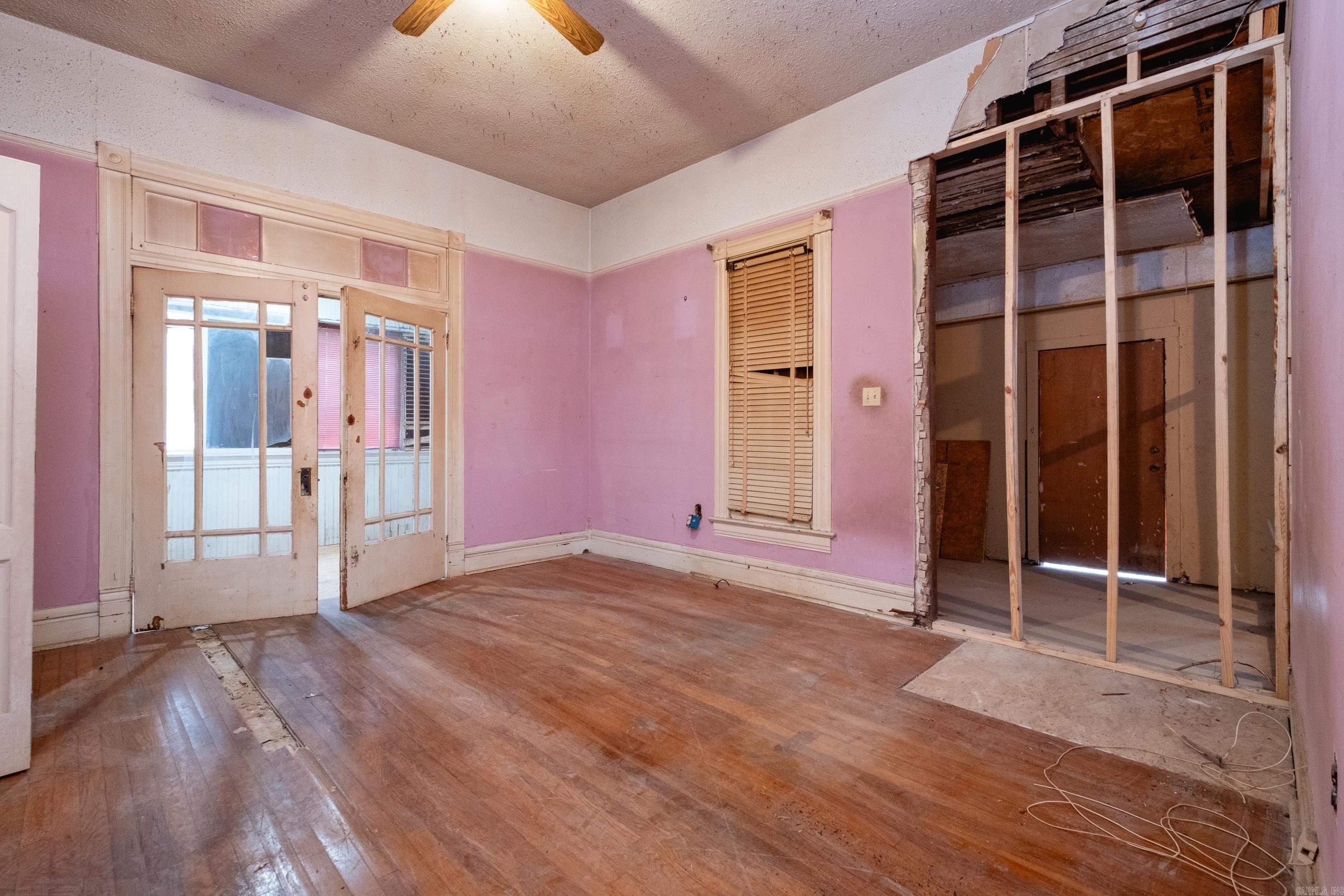 3724 W 10th  Little Rock, AR