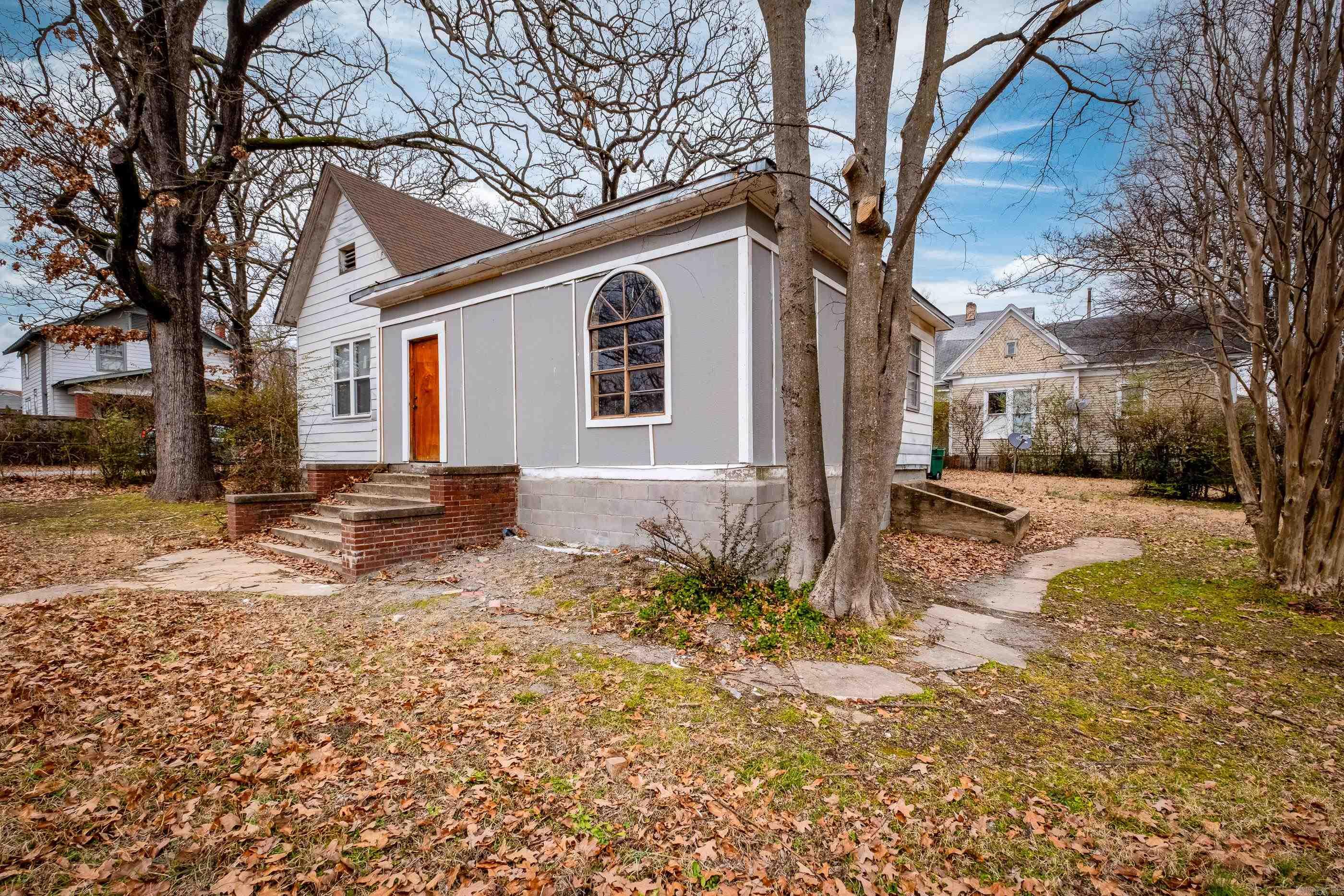 3724 W 10th  Little Rock, AR