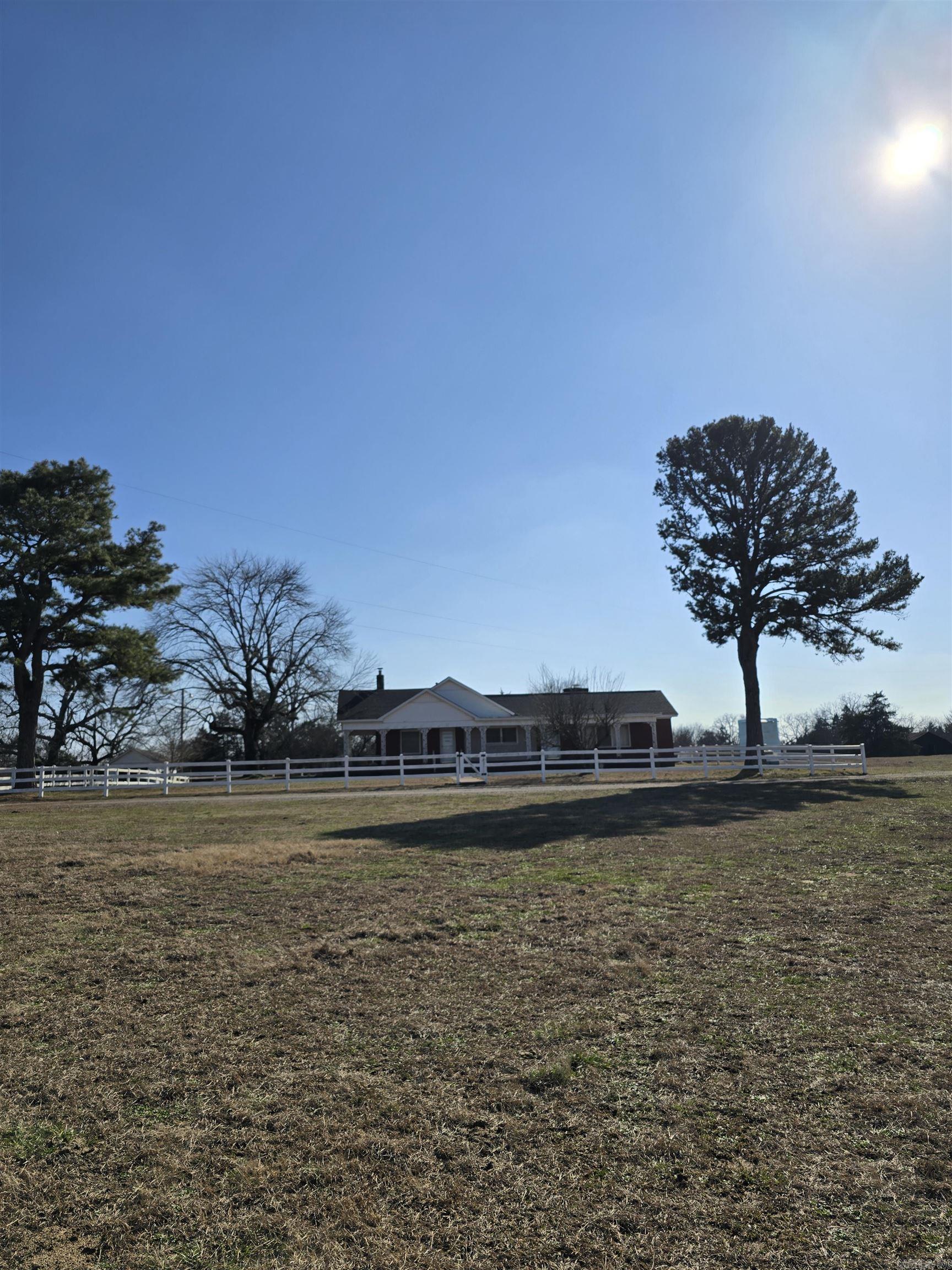 825, 909  Heber Springs Road  Batesville, AR