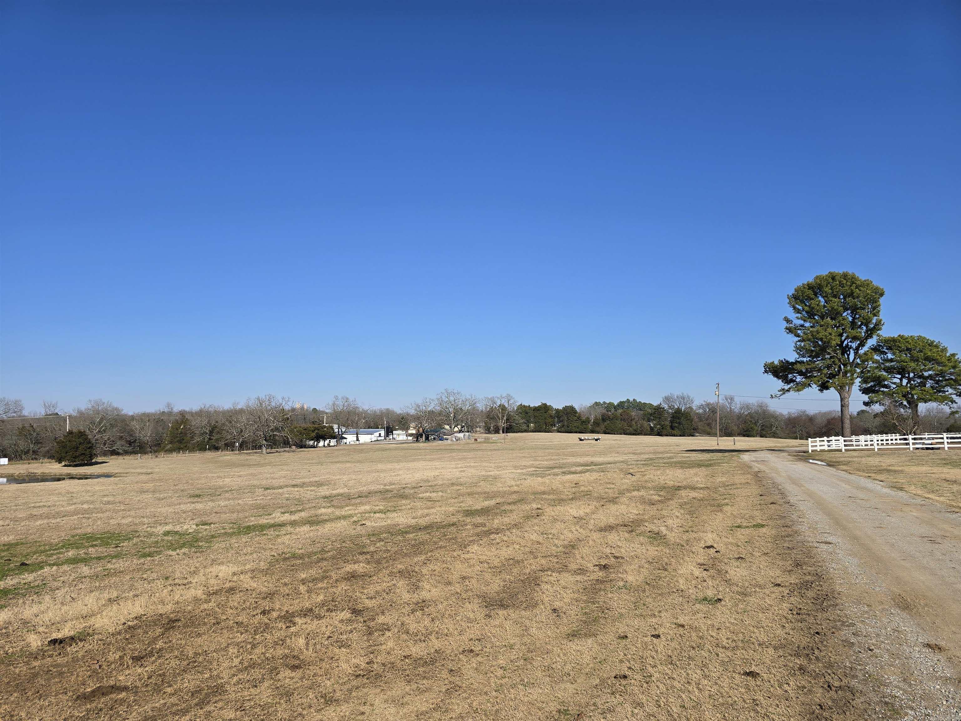 825, 909  Heber Springs Road  Batesville, AR
