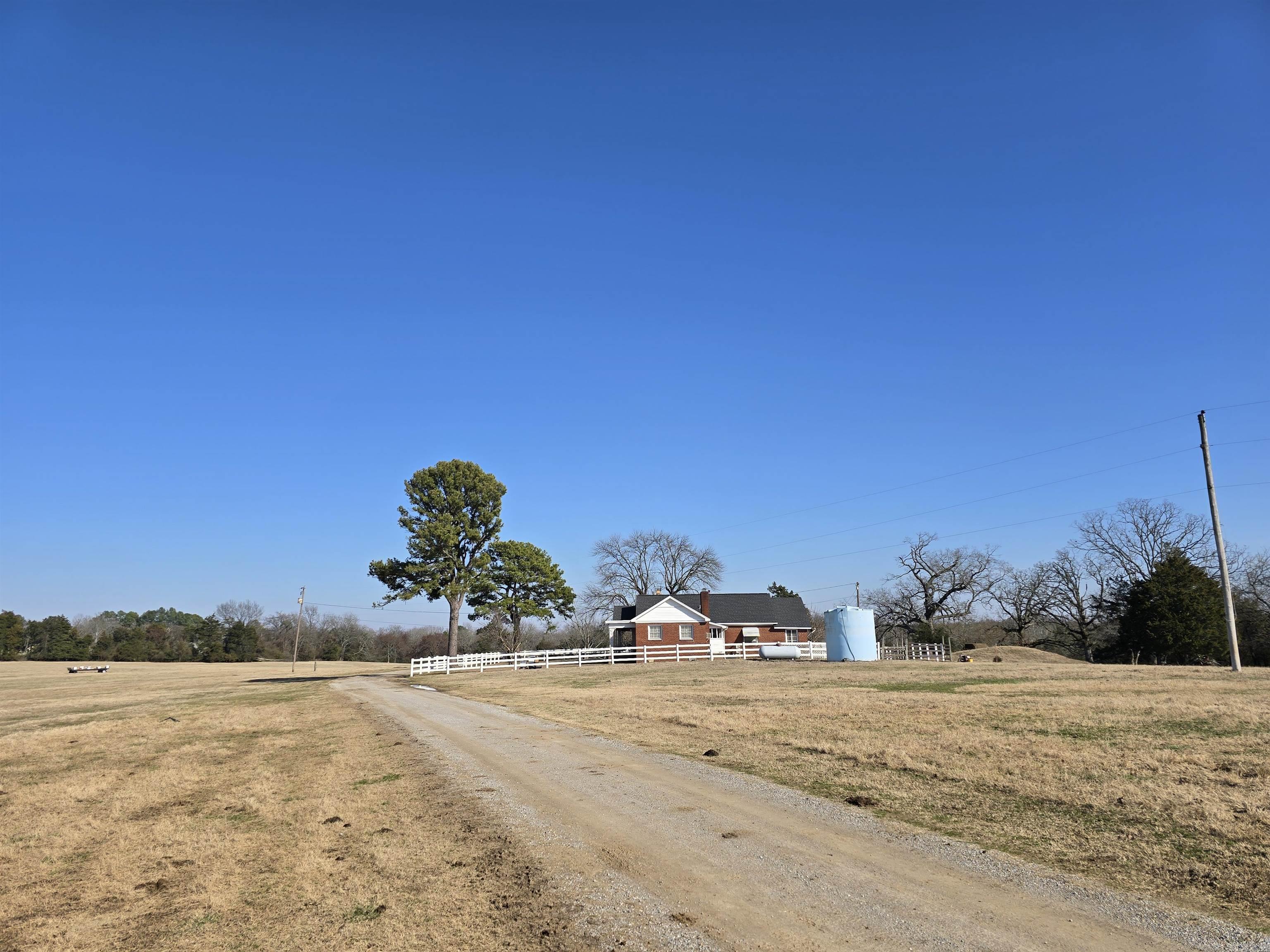 825, 909  Heber Springs Road  Batesville, AR