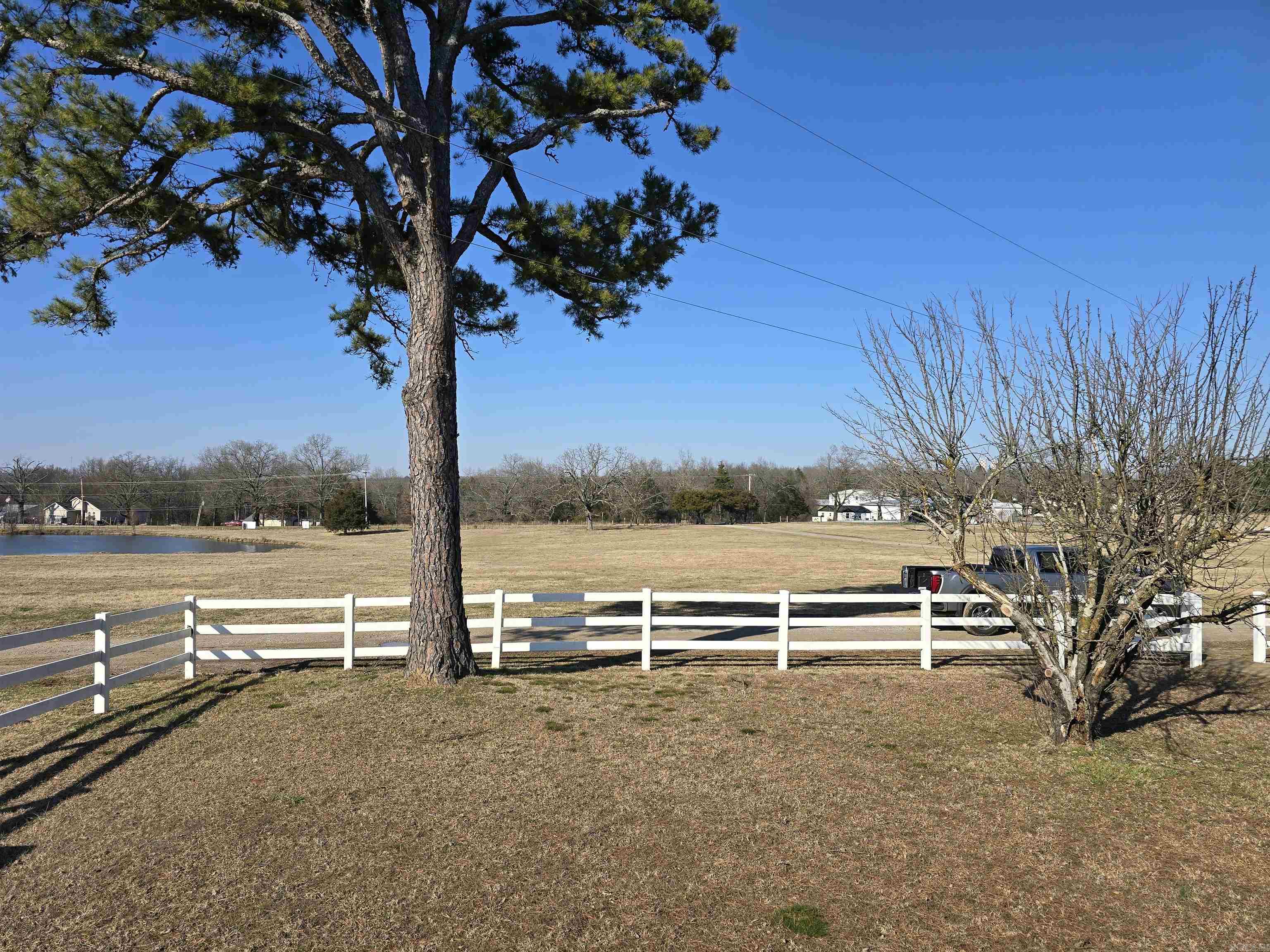 825, 909  Heber Springs Road  Batesville, AR