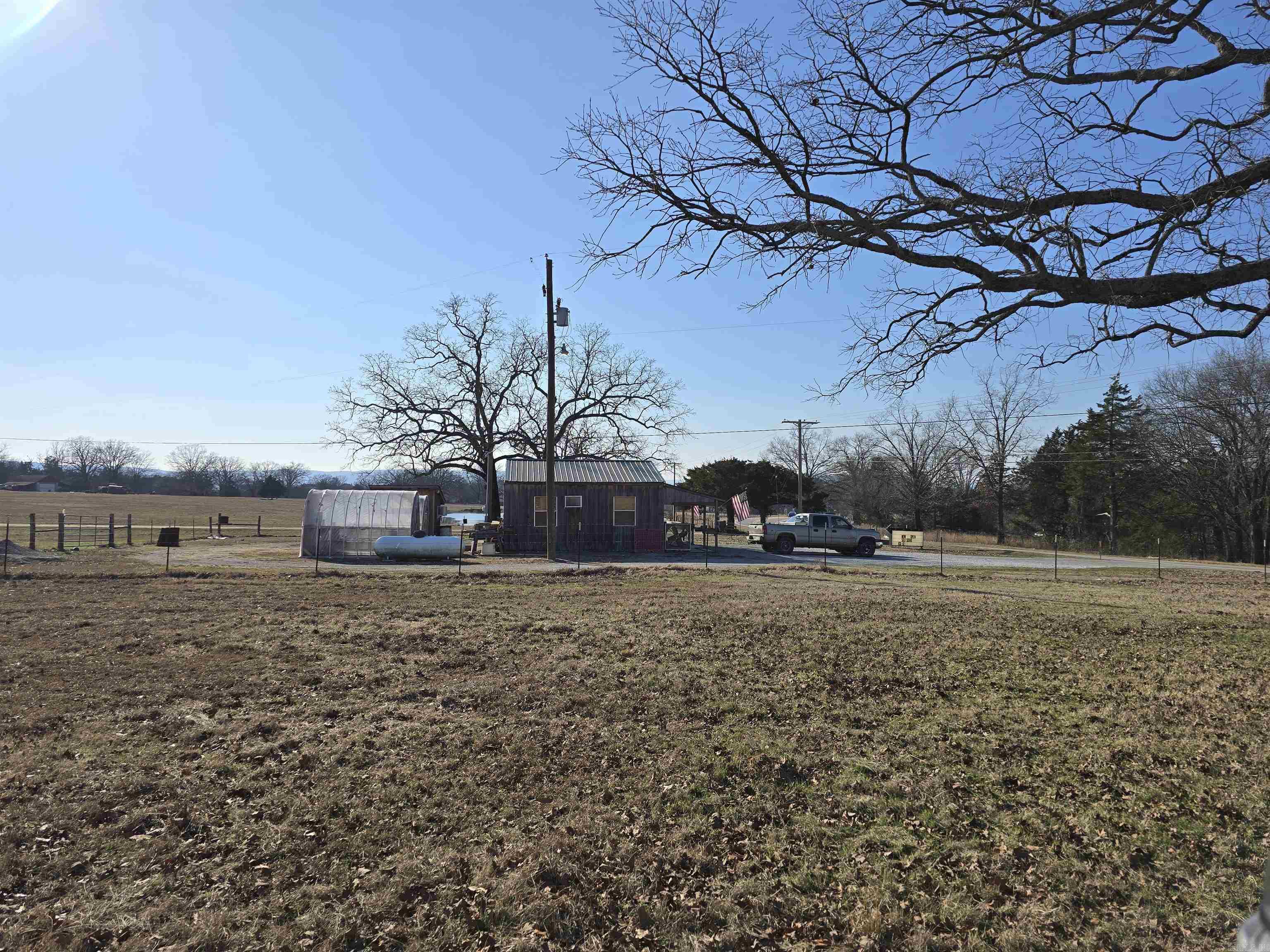 825, 909  Heber Springs Road  Batesville, AR