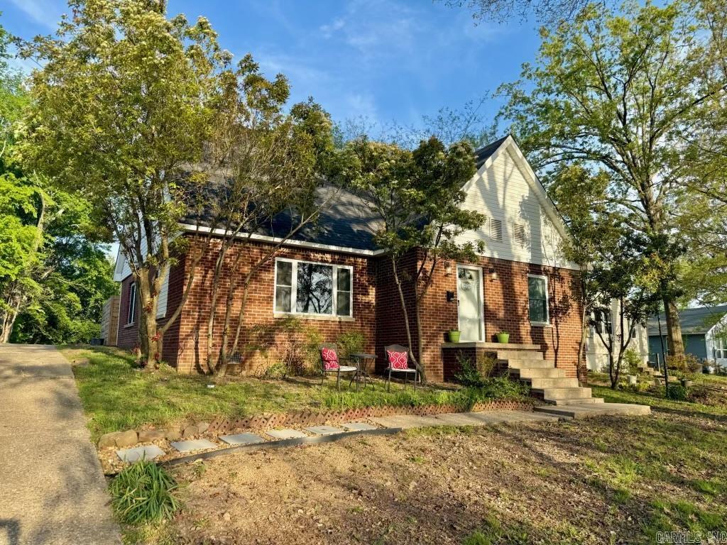 208 S First  Benton, AR