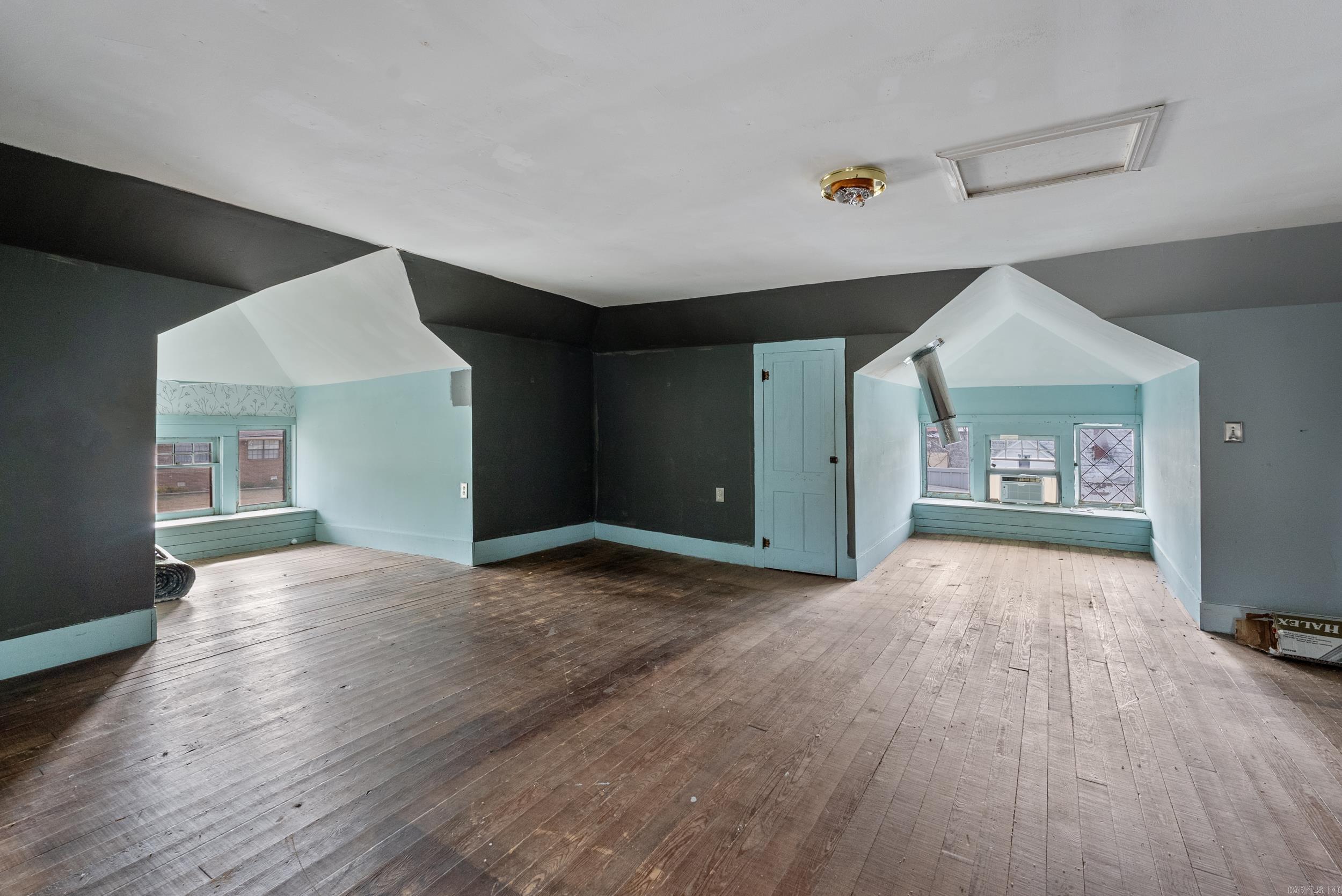 307  Oak  Leslie, AR