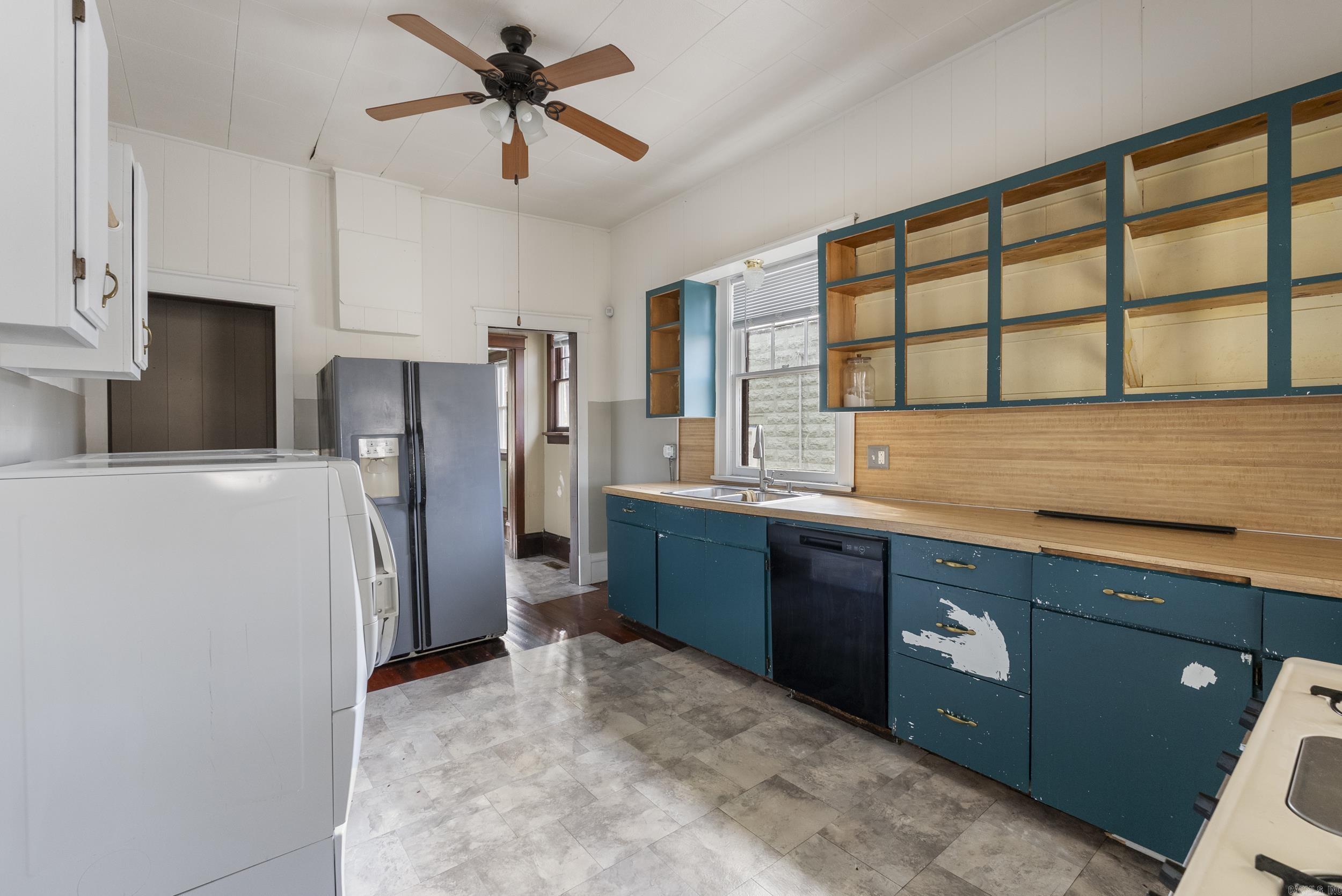 307  Oak  Leslie, AR
