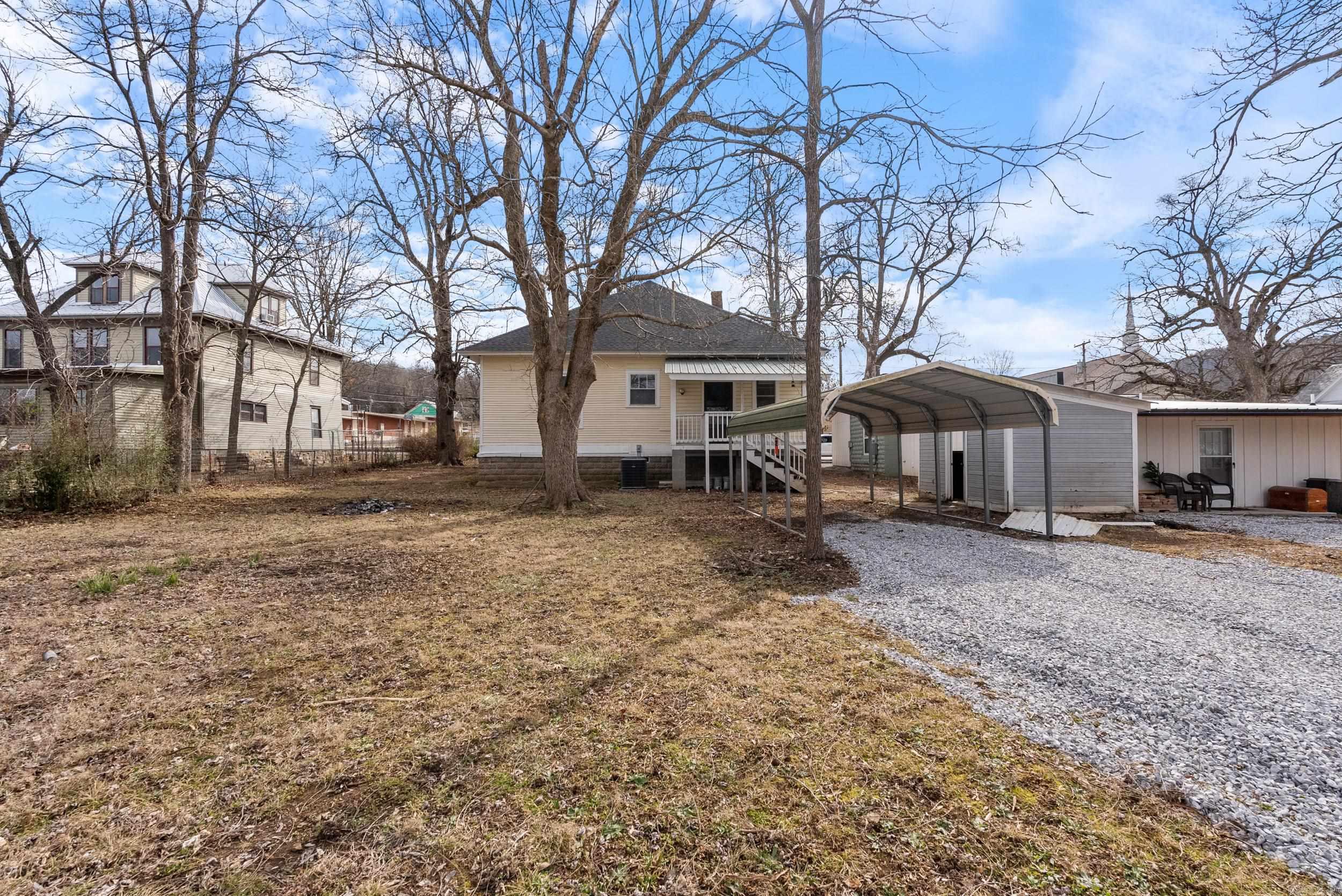 307  Oak  Leslie, AR