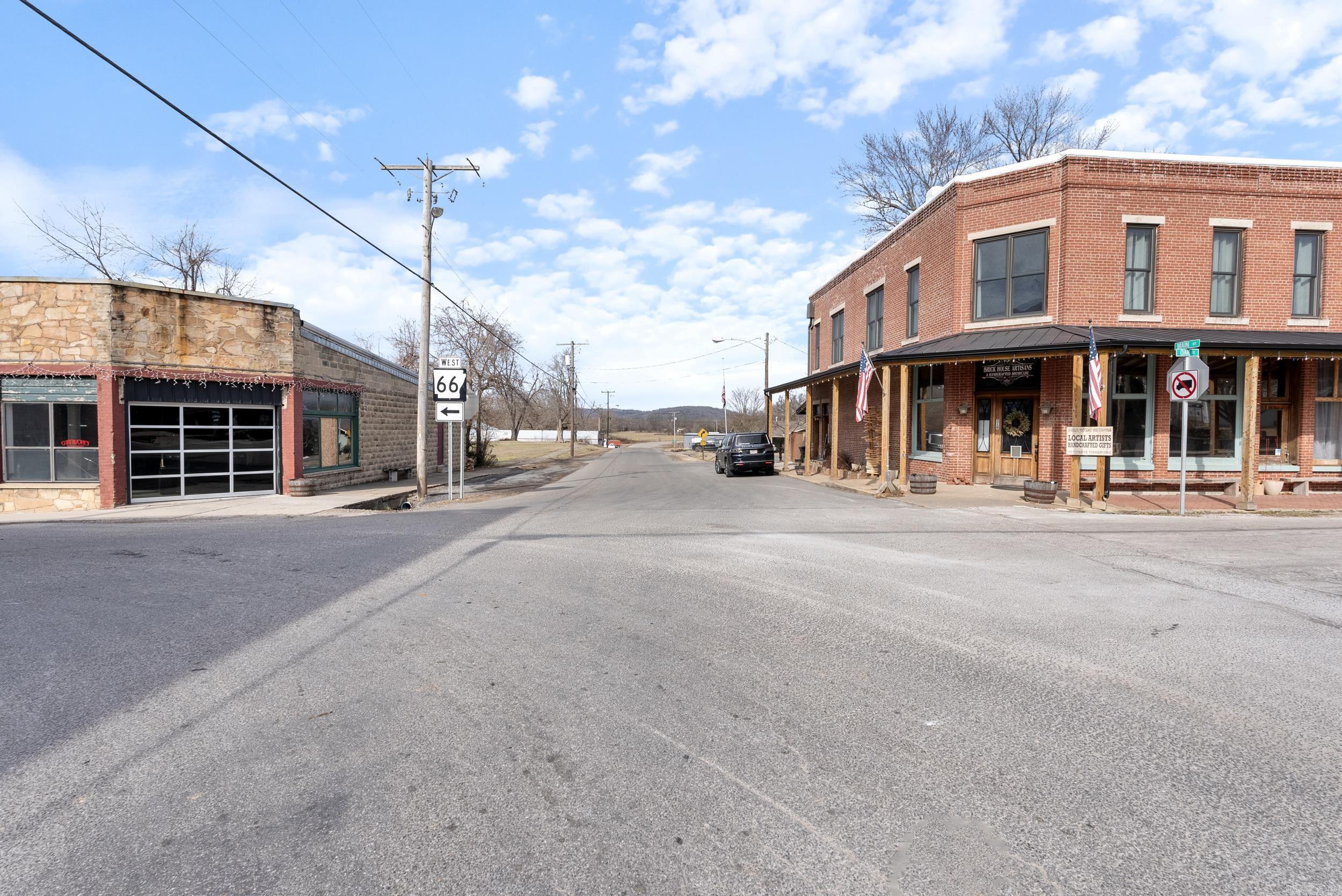 307  Oak  Leslie, AR