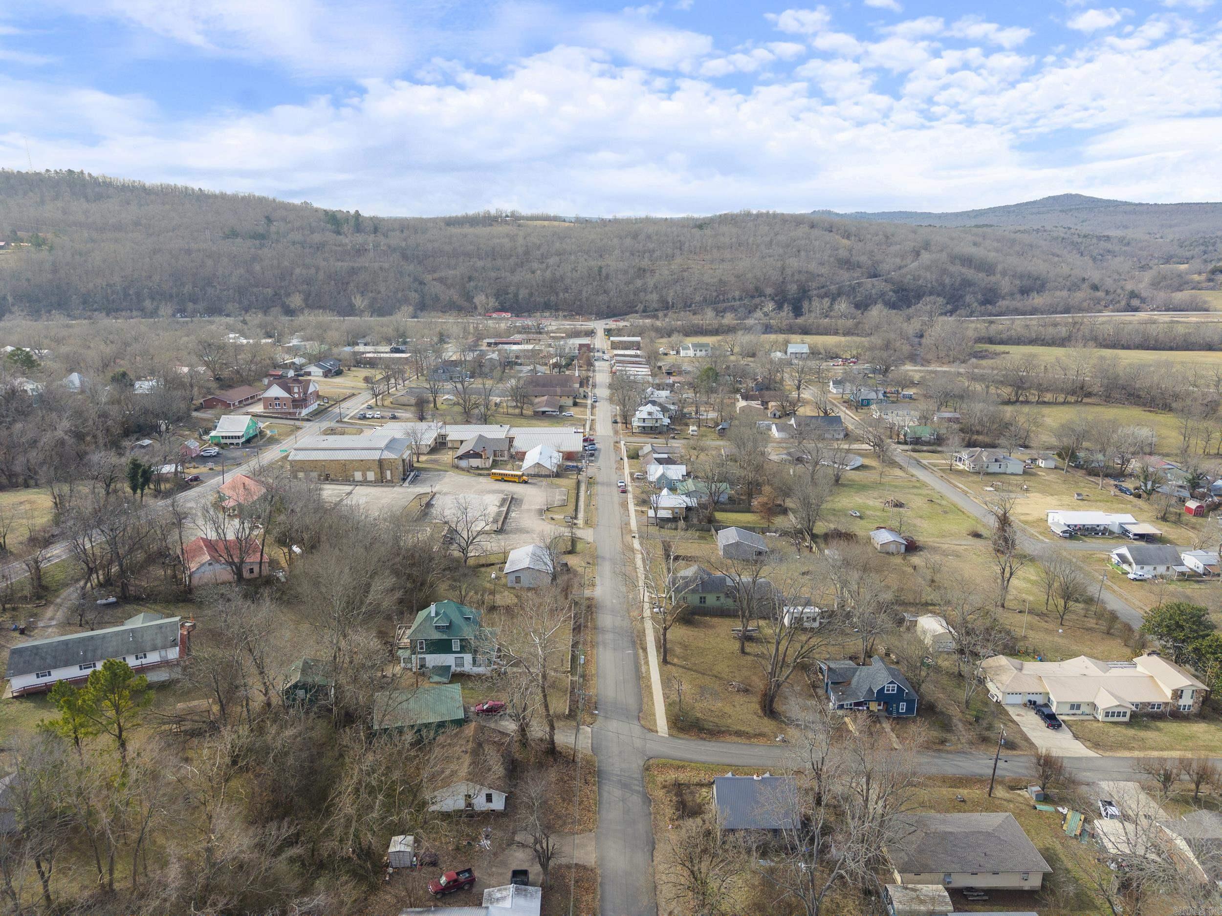 307  Oak  Leslie, AR
