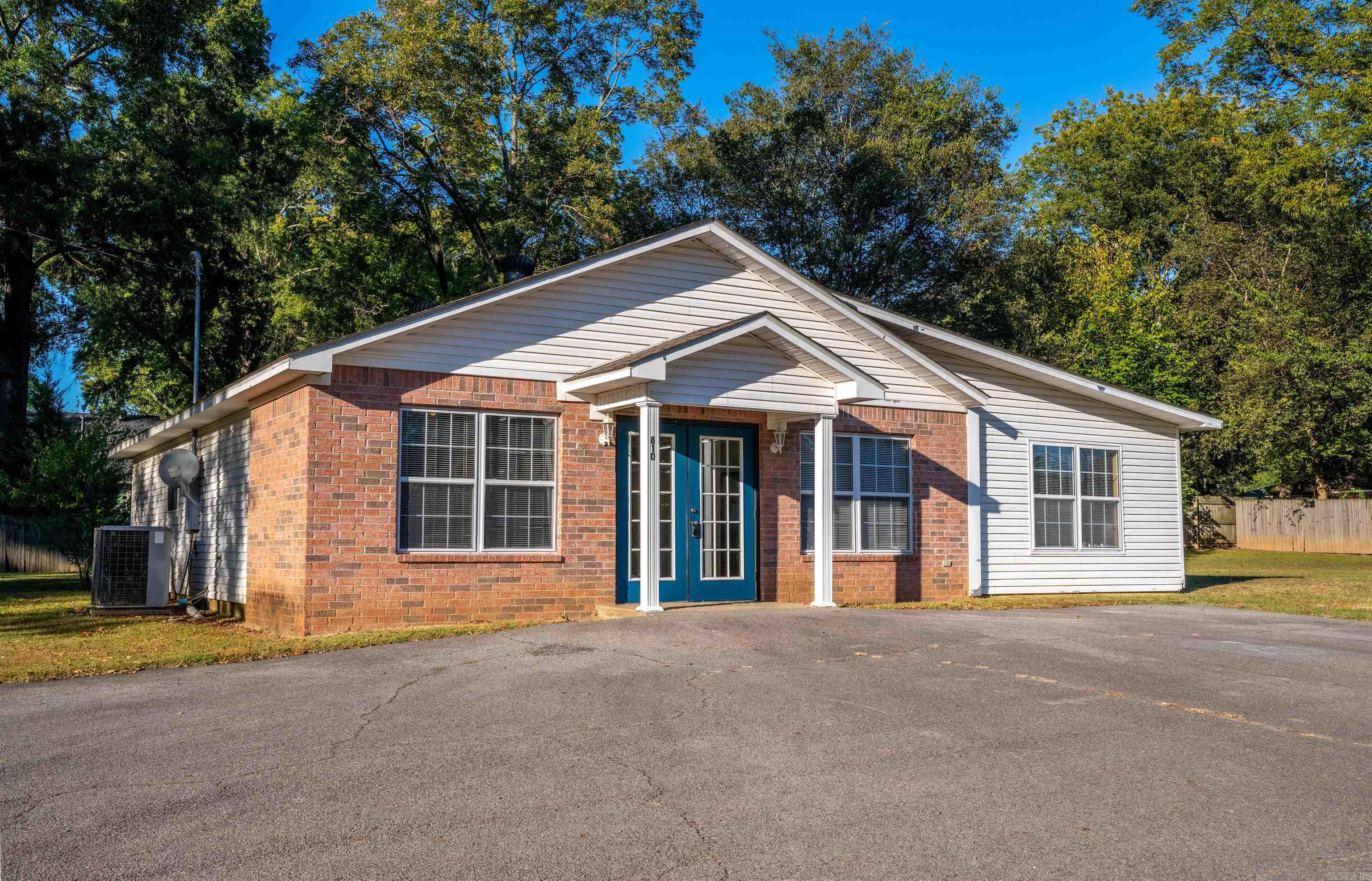 810 W Pleasure  Searcy, AR