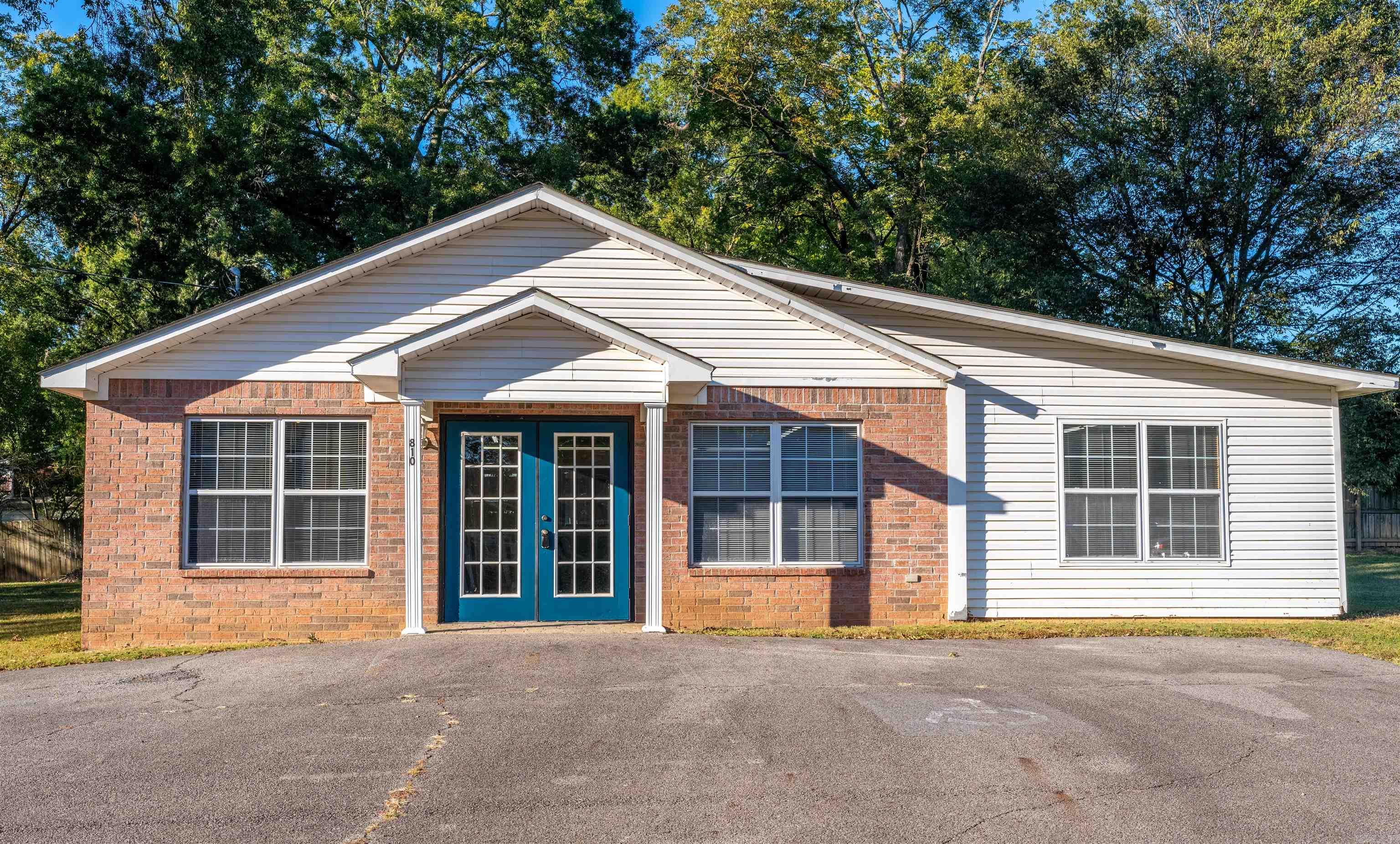 810 W Pleasure  Searcy, AR