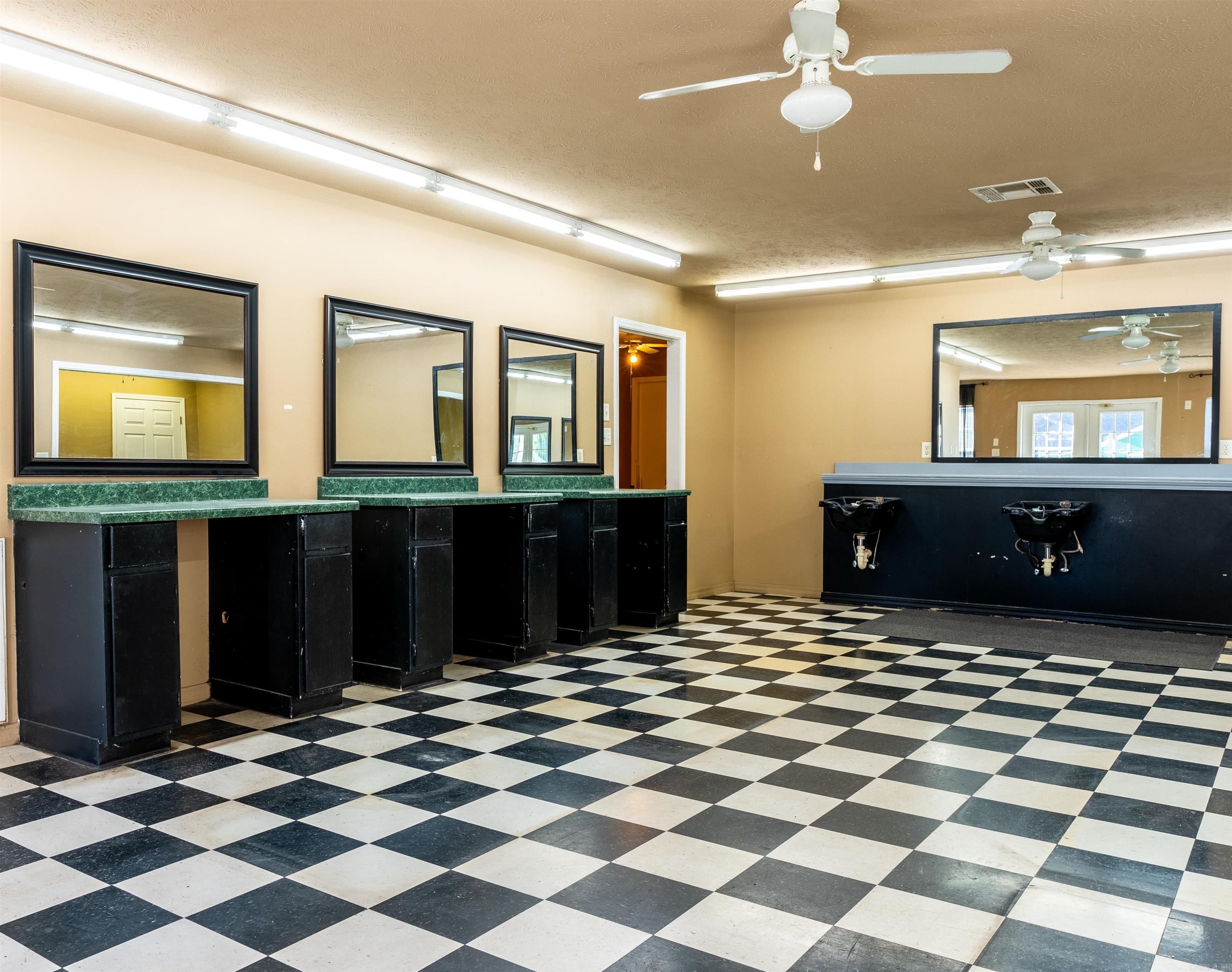 810 W Pleasure  Searcy, AR
