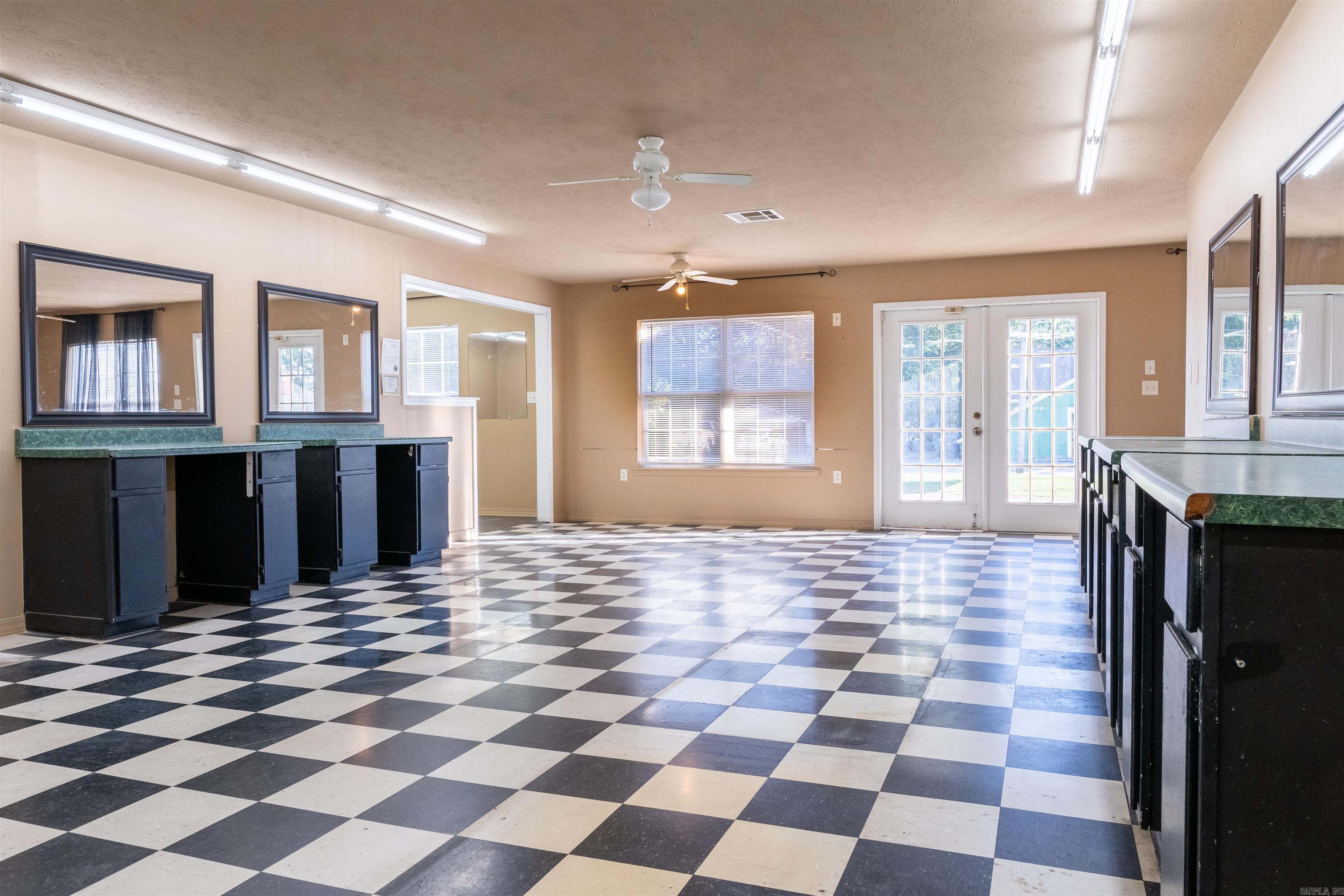 810 W Pleasure  Searcy, AR