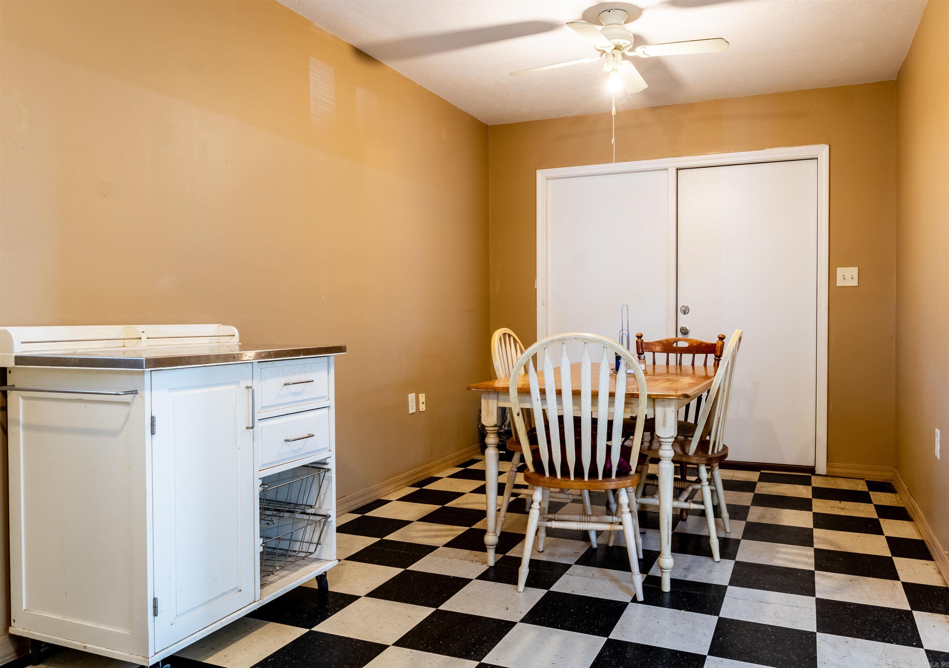 810 W Pleasure  Searcy, AR