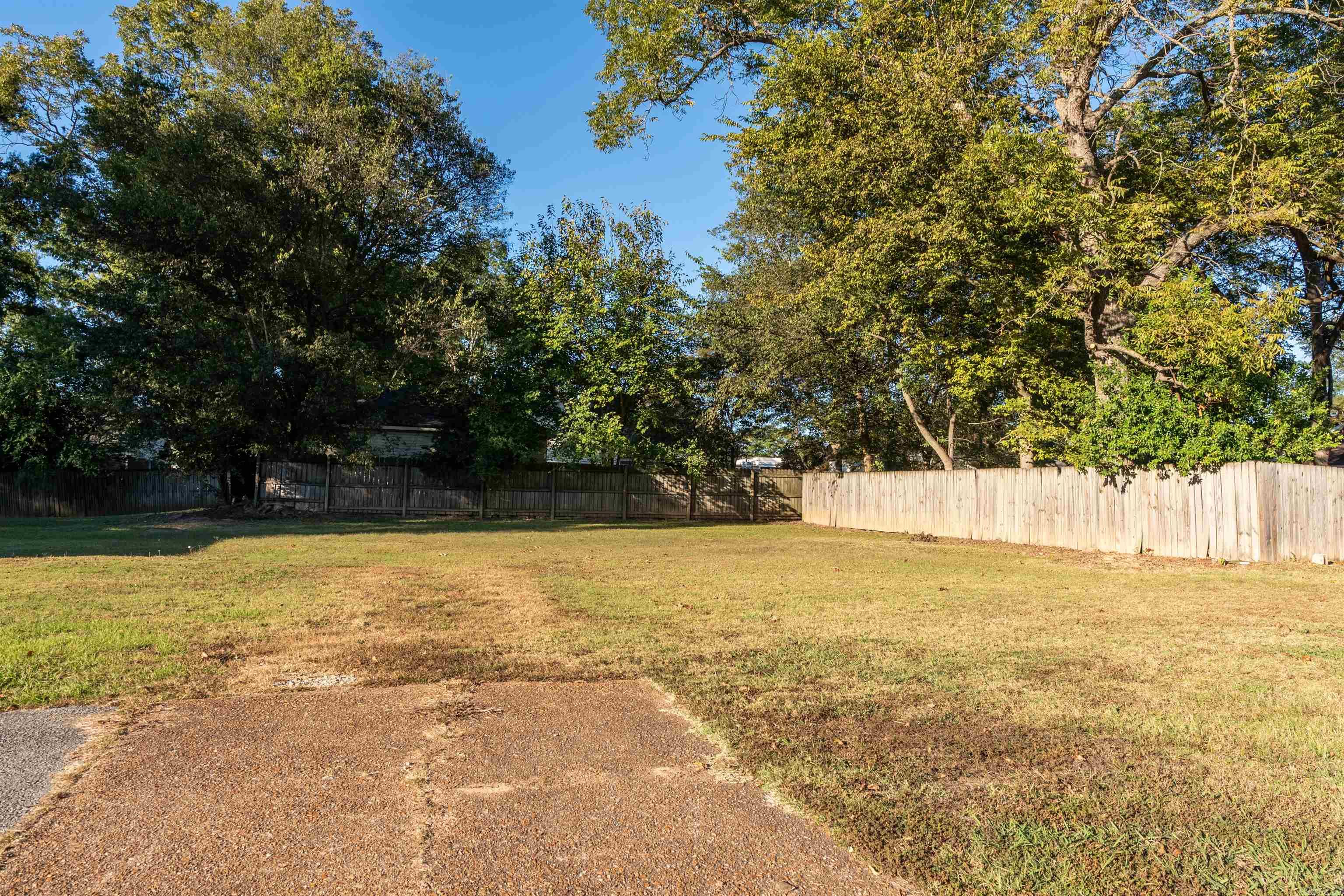 810 W Pleasure  Searcy, AR