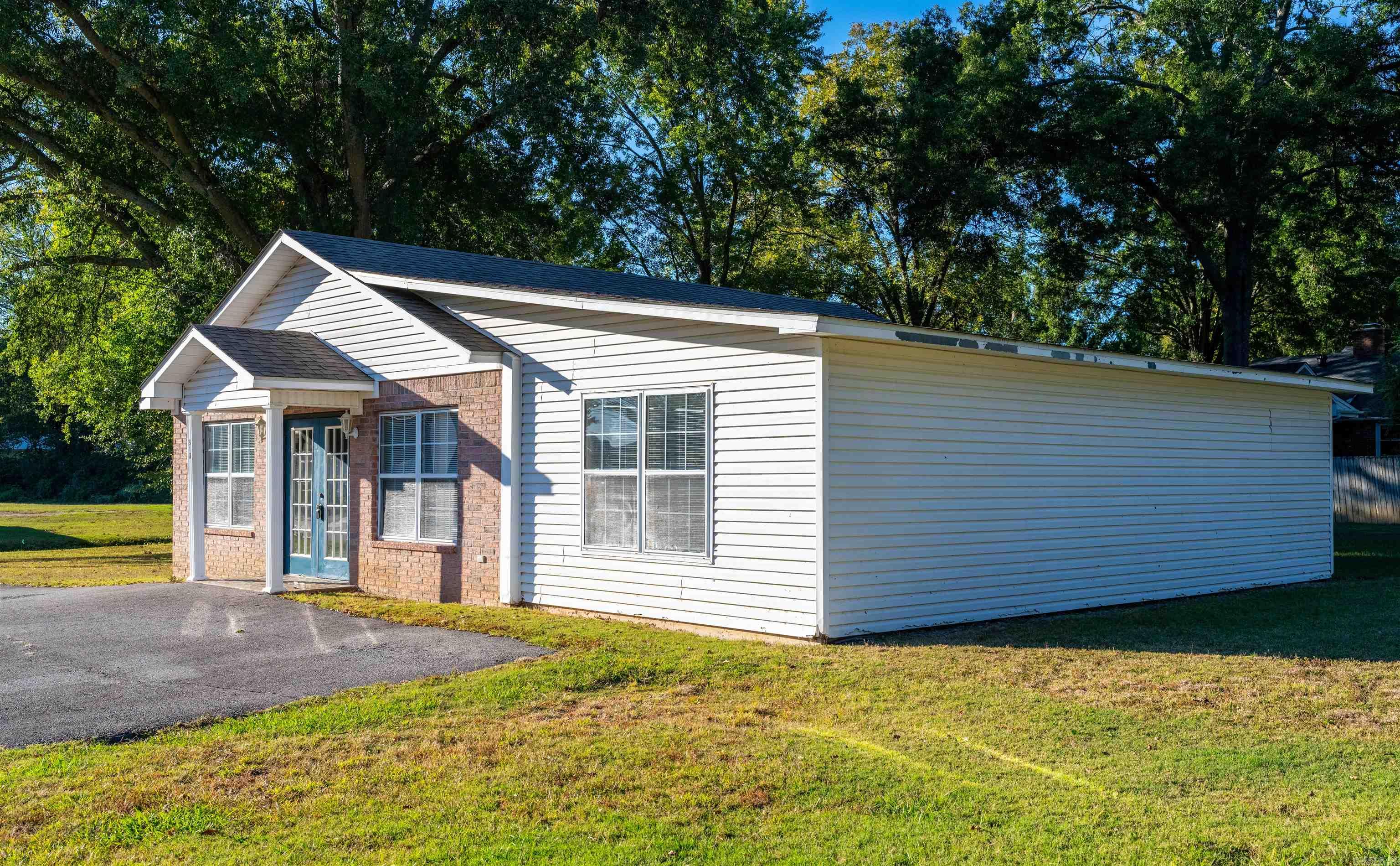 810 W Pleasure  Searcy, AR