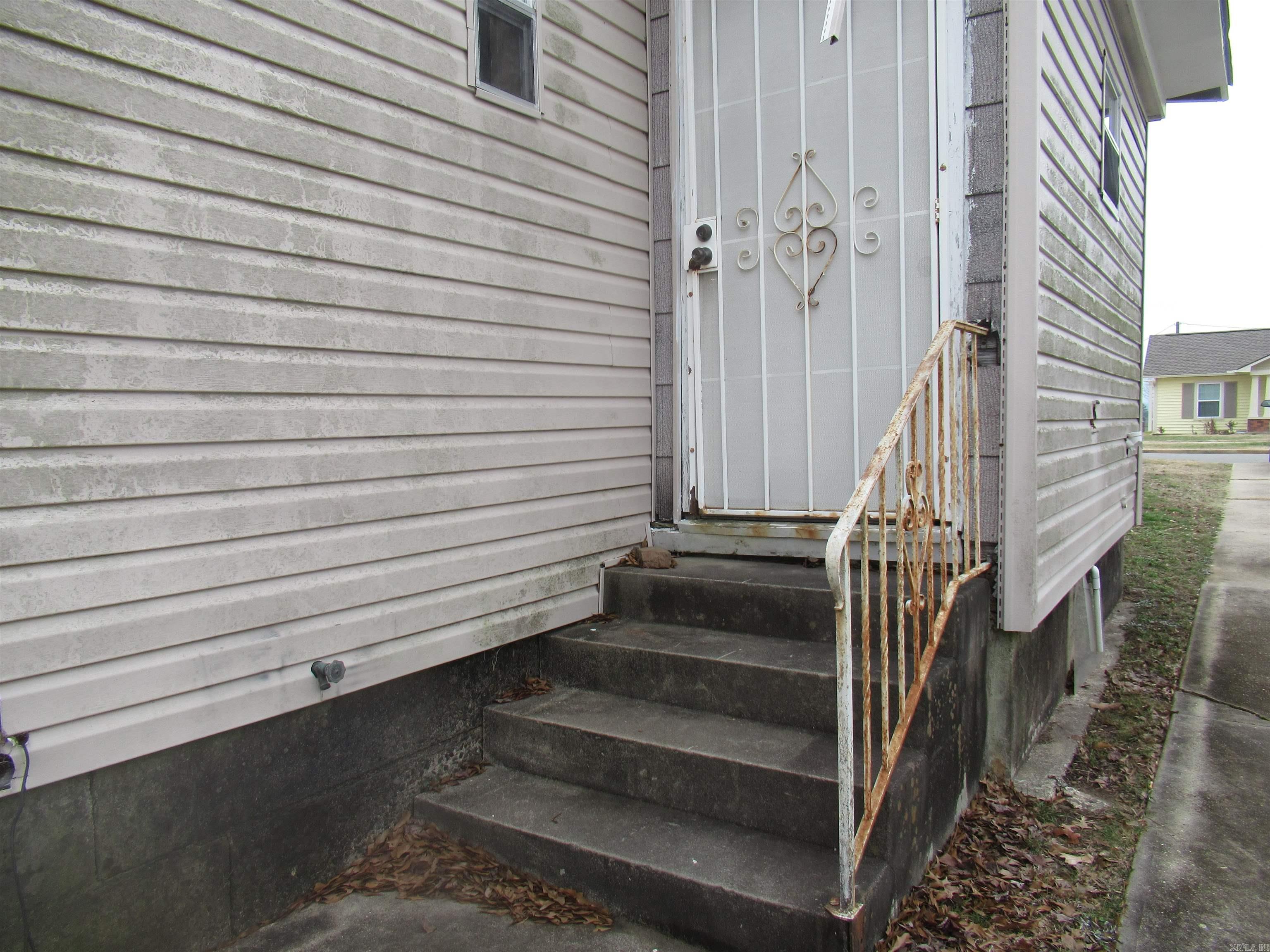 2719  BATTERY  Little Rock, AR