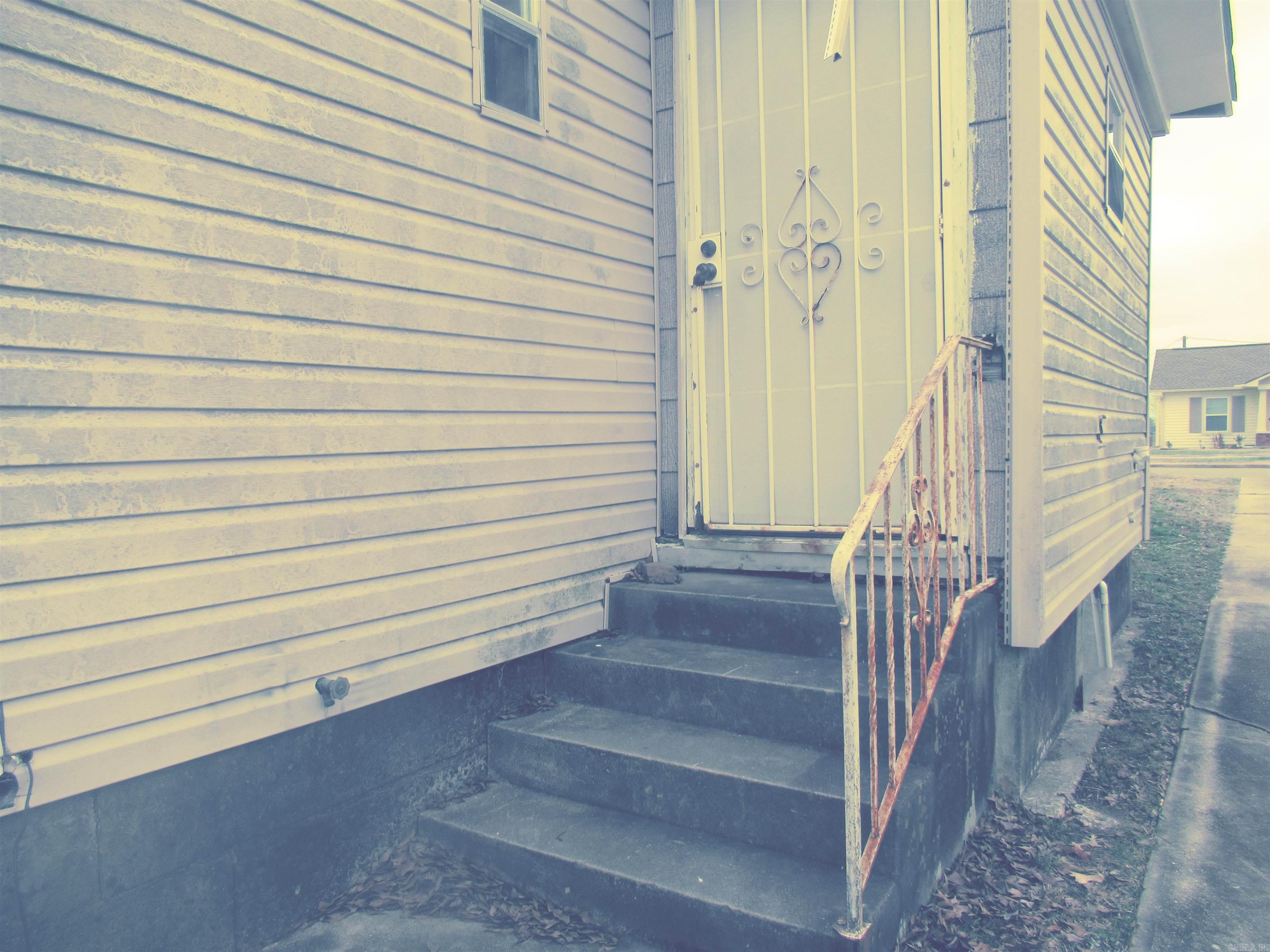 2719  BATTERY  Little Rock, AR
