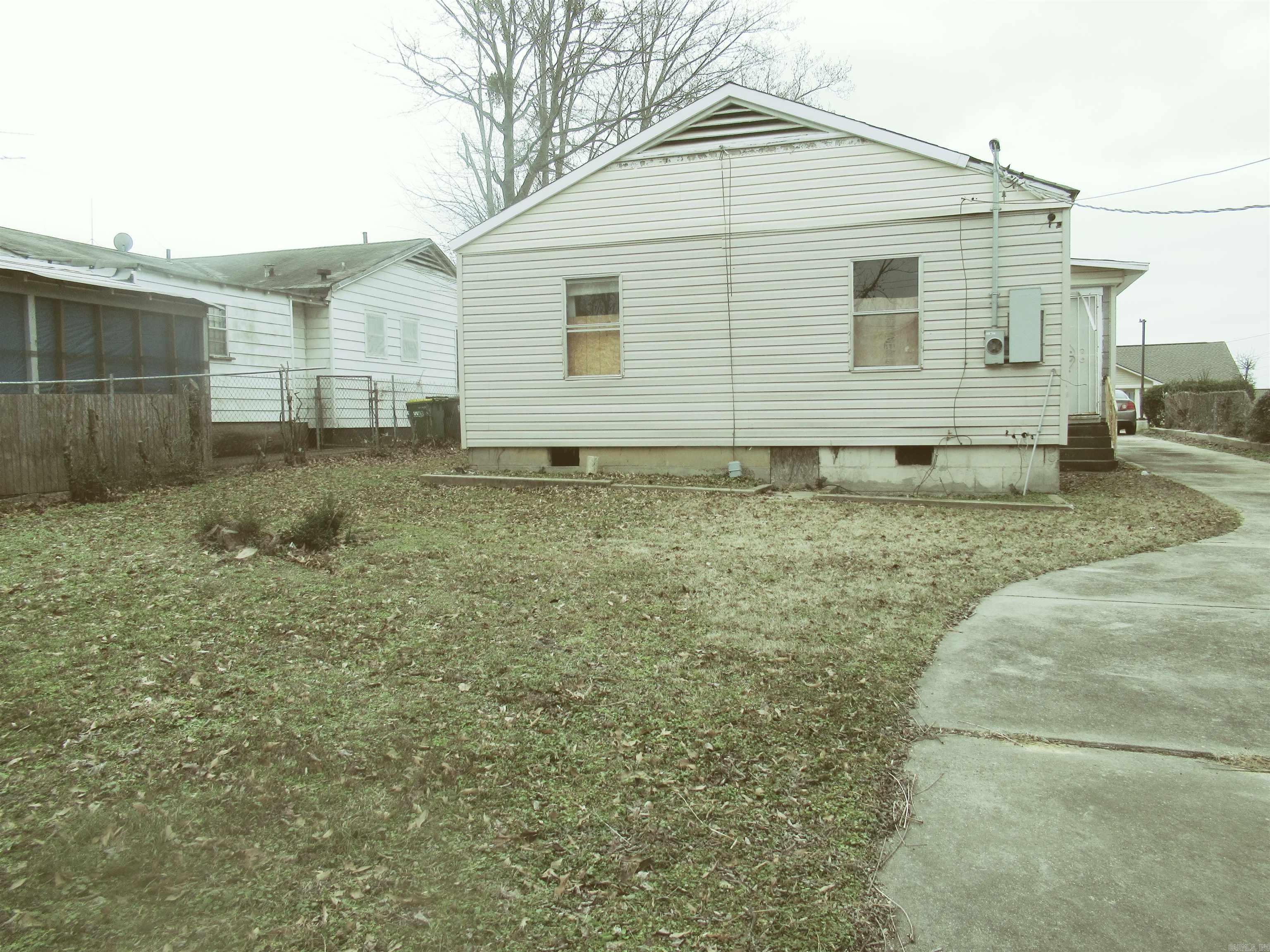 2719  BATTERY  Little Rock, AR