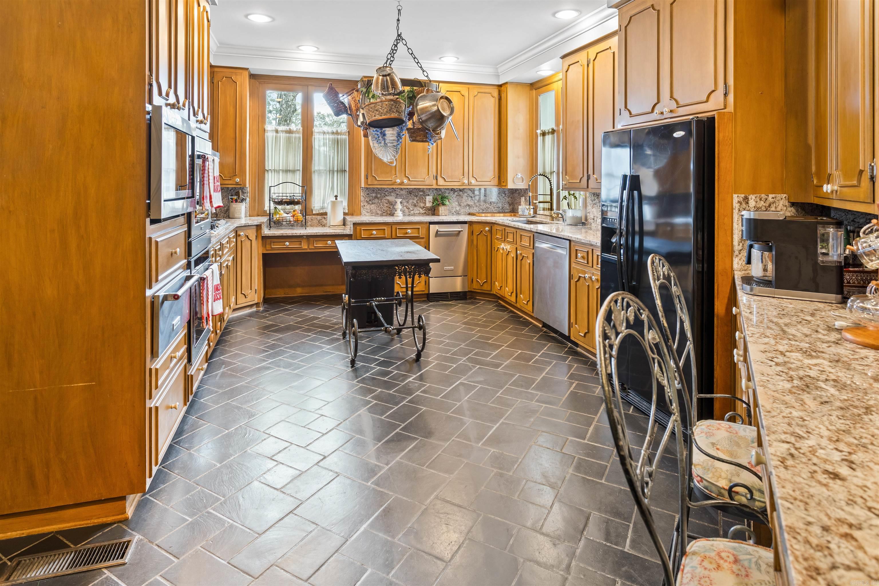 30  Longmeadow  Pine Bluff, AR