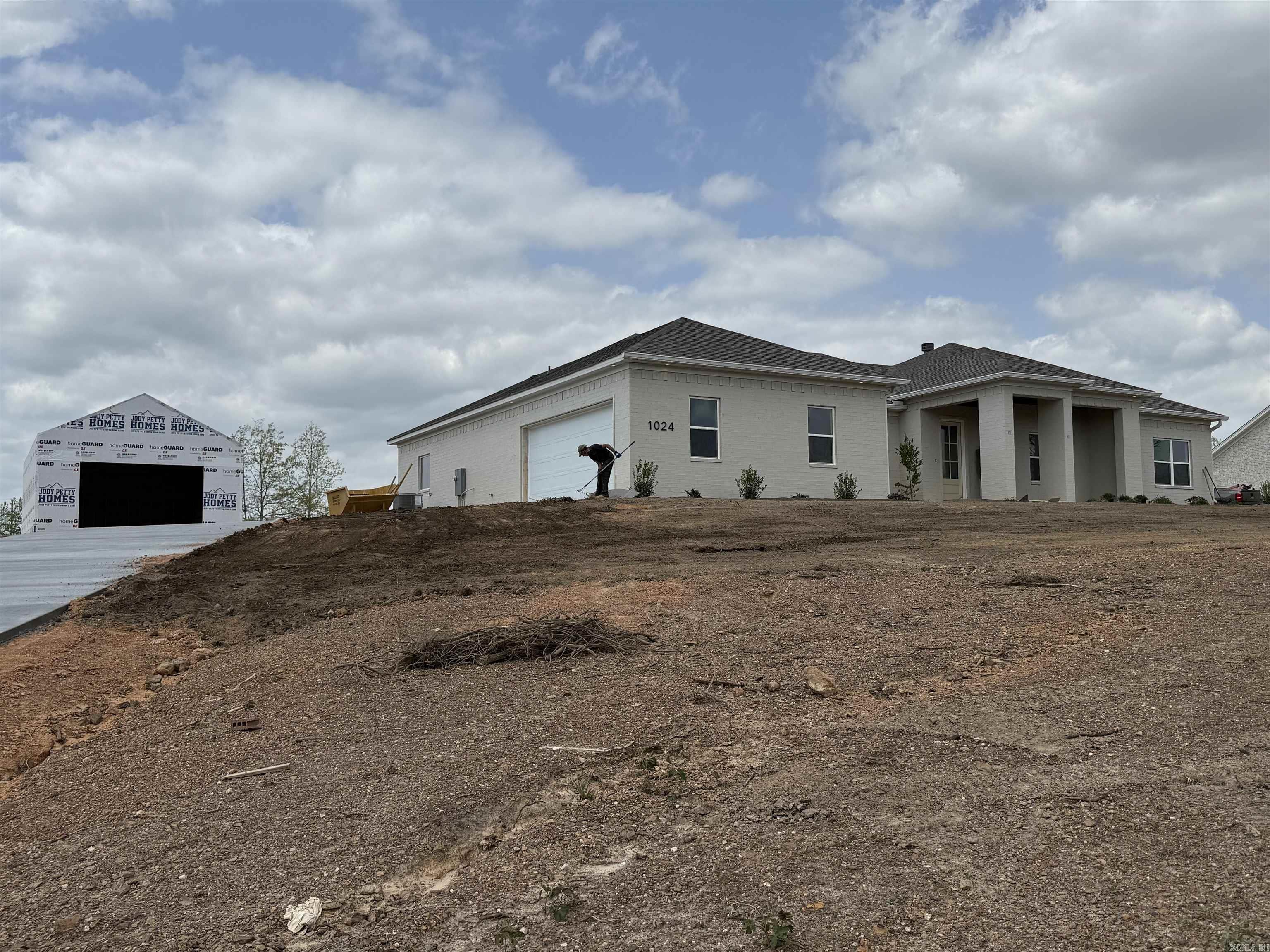 1024 Creekwood Circle